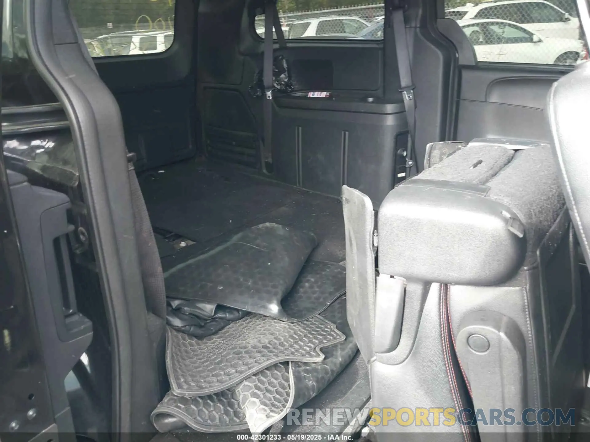 8 Photograph of a damaged car 2C4RDGEG8KR717023 DODGE GRAND CARAVAN 2019