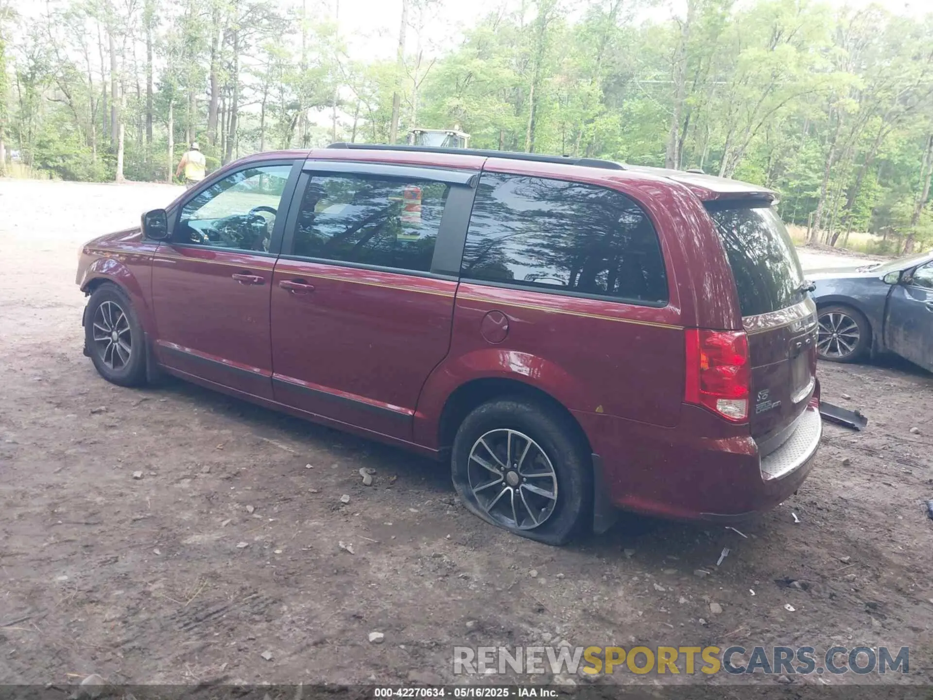 3 Photograph of a damaged car 2C4RDGEG8KR743010 DODGE GRAND CARAVAN 2019