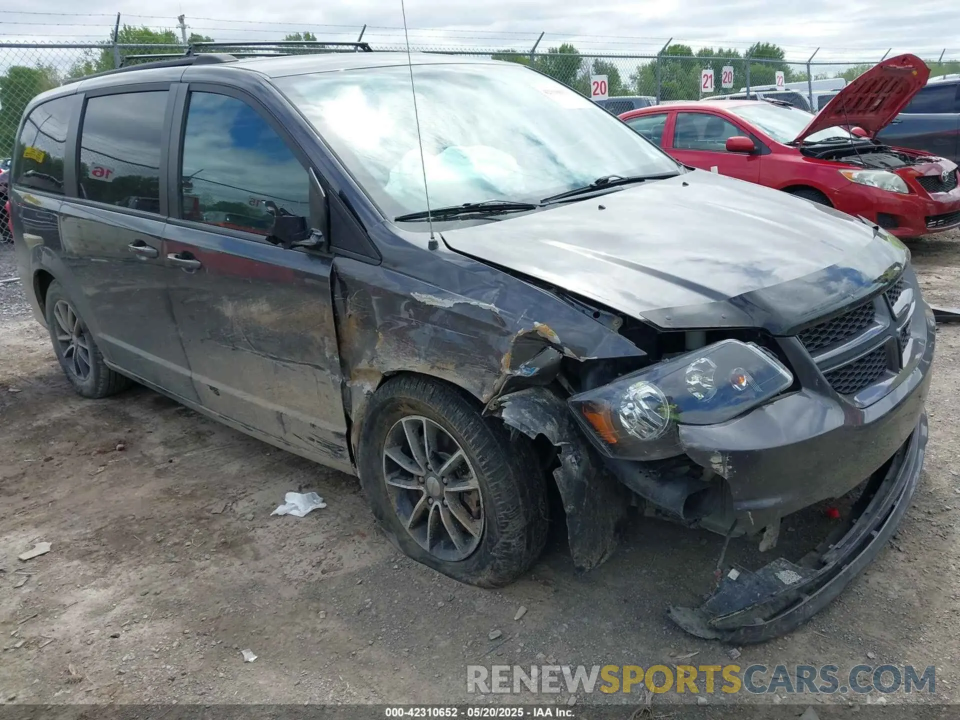 1 Photograph of a damaged car 2C4RDGEG9KR512035 DODGE GRAND CARAVAN 2019