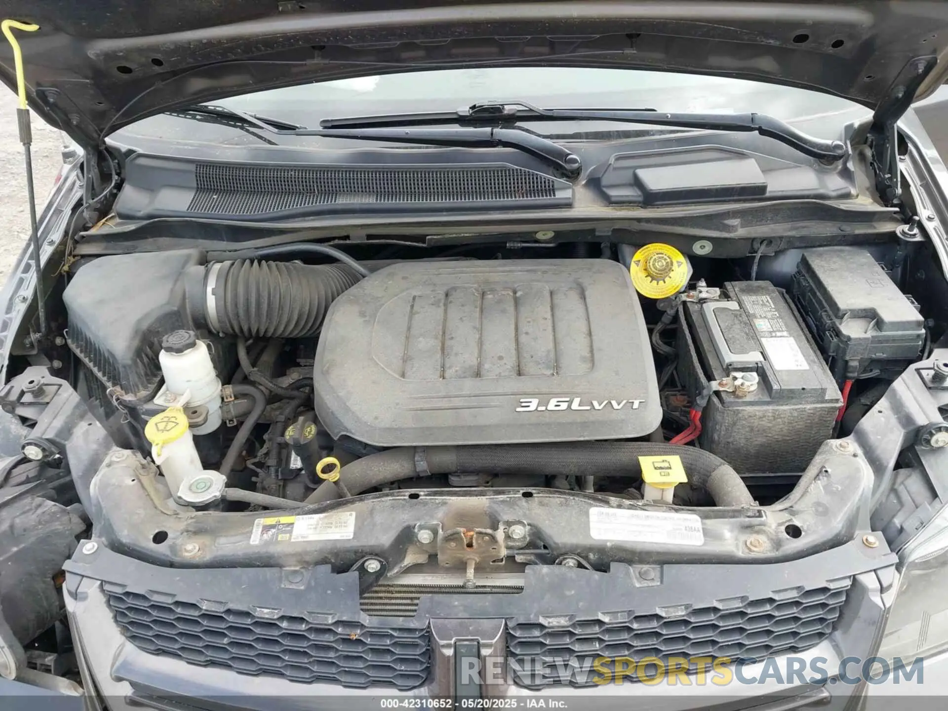 10 Photograph of a damaged car 2C4RDGEG9KR512035 DODGE GRAND CARAVAN 2019