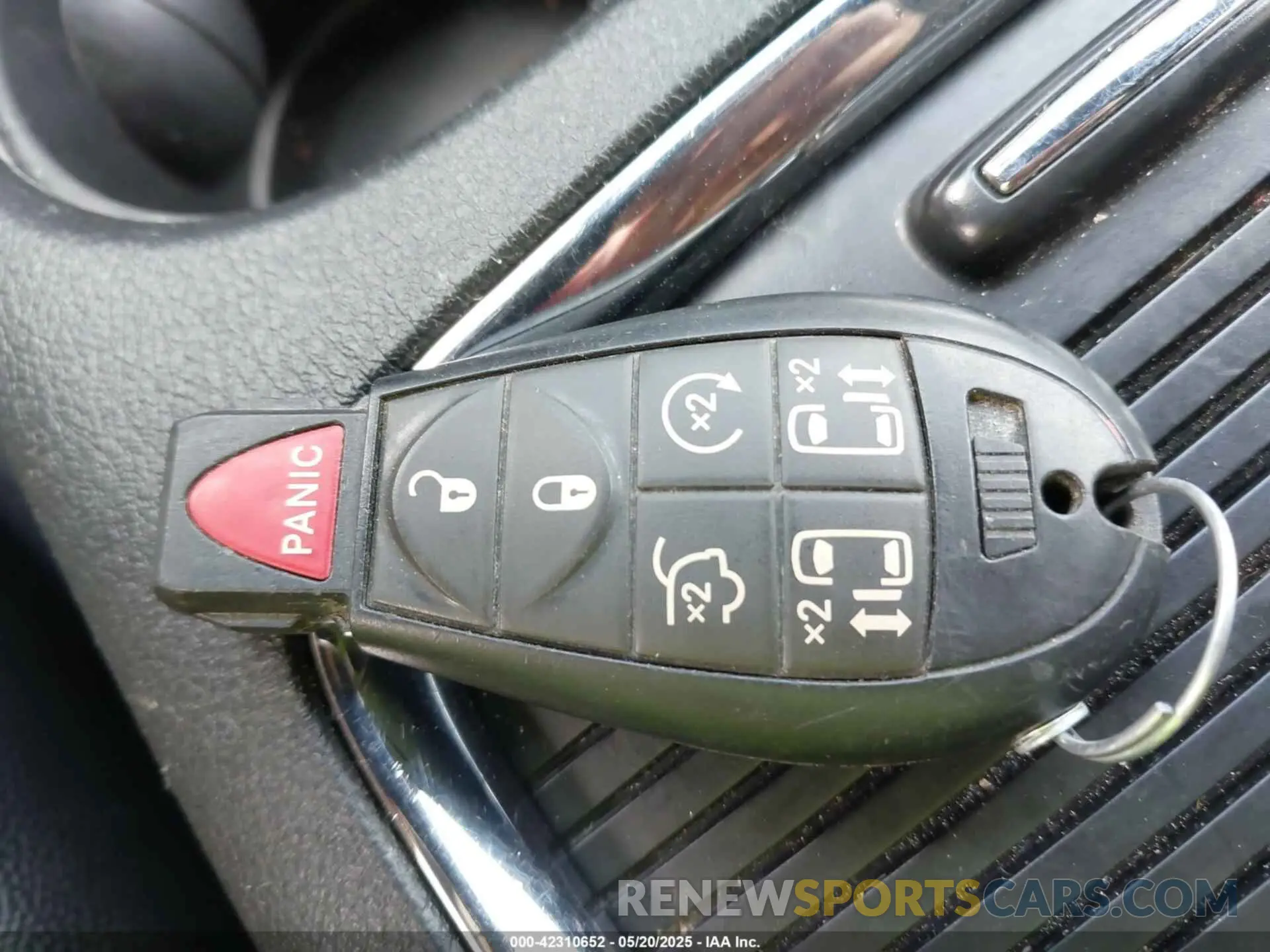 11 Photograph of a damaged car 2C4RDGEG9KR512035 DODGE GRAND CARAVAN 2019