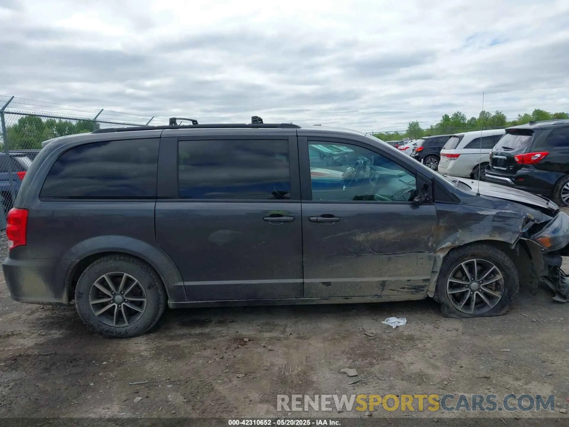 13 Photograph of a damaged car 2C4RDGEG9KR512035 DODGE GRAND CARAVAN 2019