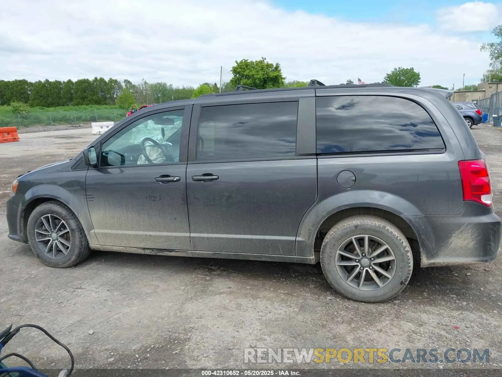 14 Photograph of a damaged car 2C4RDGEG9KR512035 DODGE GRAND CARAVAN 2019