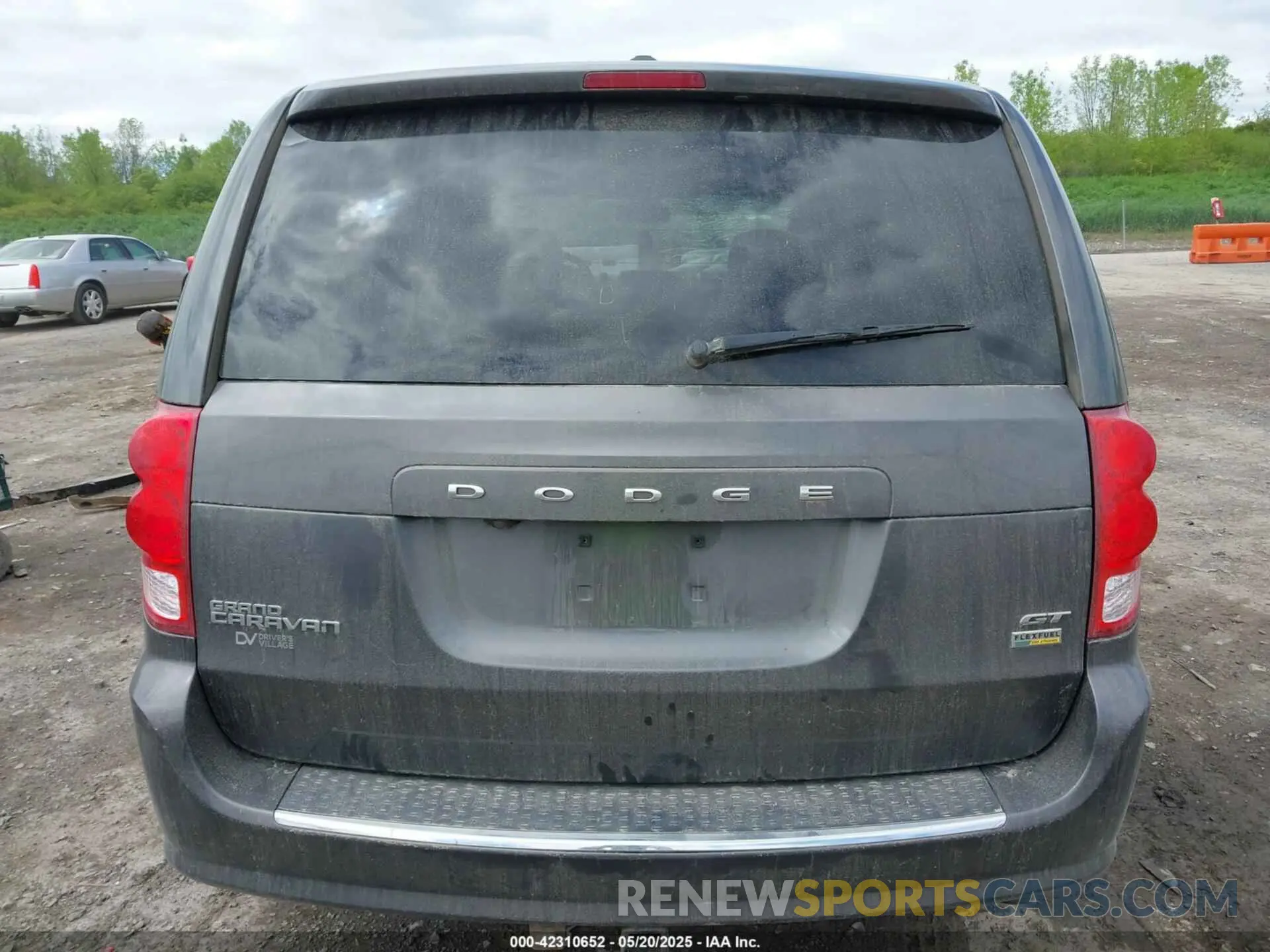 16 Photograph of a damaged car 2C4RDGEG9KR512035 DODGE GRAND CARAVAN 2019