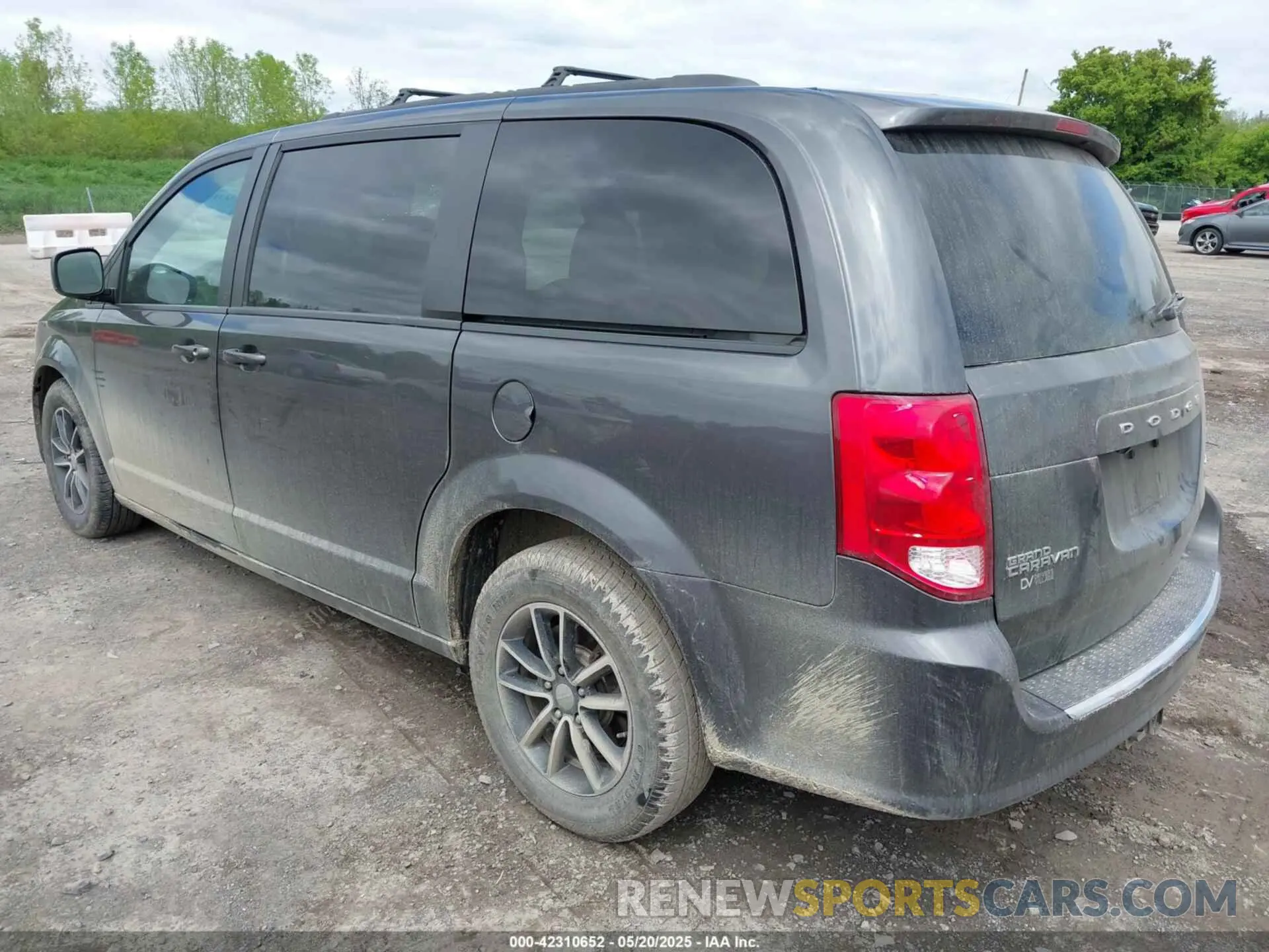 3 Photograph of a damaged car 2C4RDGEG9KR512035 DODGE GRAND CARAVAN 2019