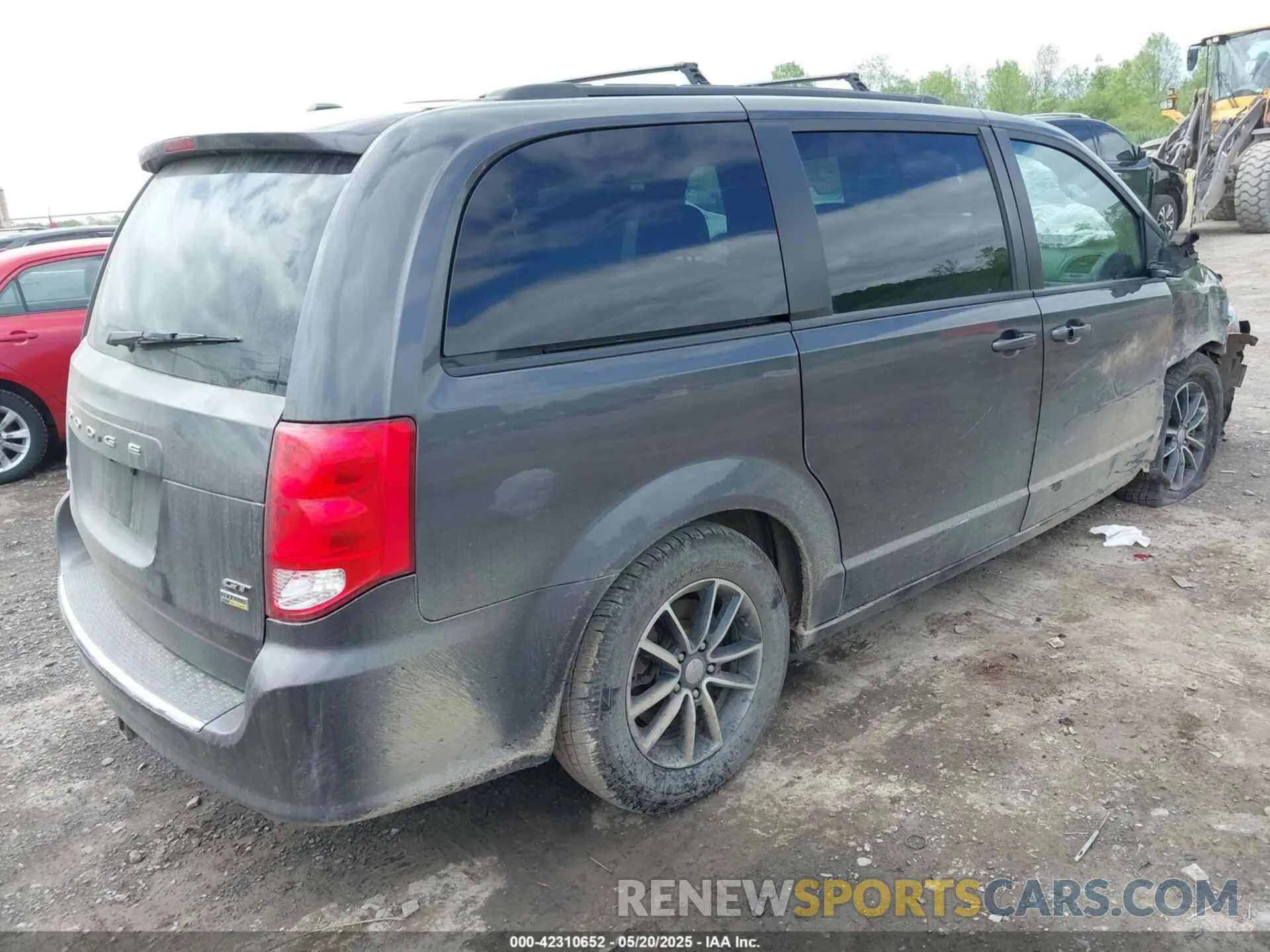 4 Photograph of a damaged car 2C4RDGEG9KR512035 DODGE GRAND CARAVAN 2019