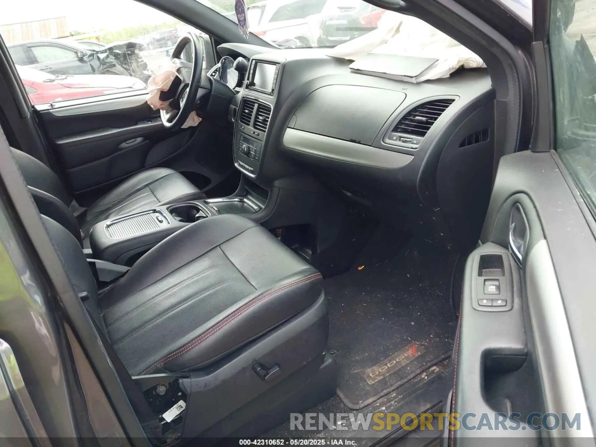 5 Photograph of a damaged car 2C4RDGEG9KR512035 DODGE GRAND CARAVAN 2019