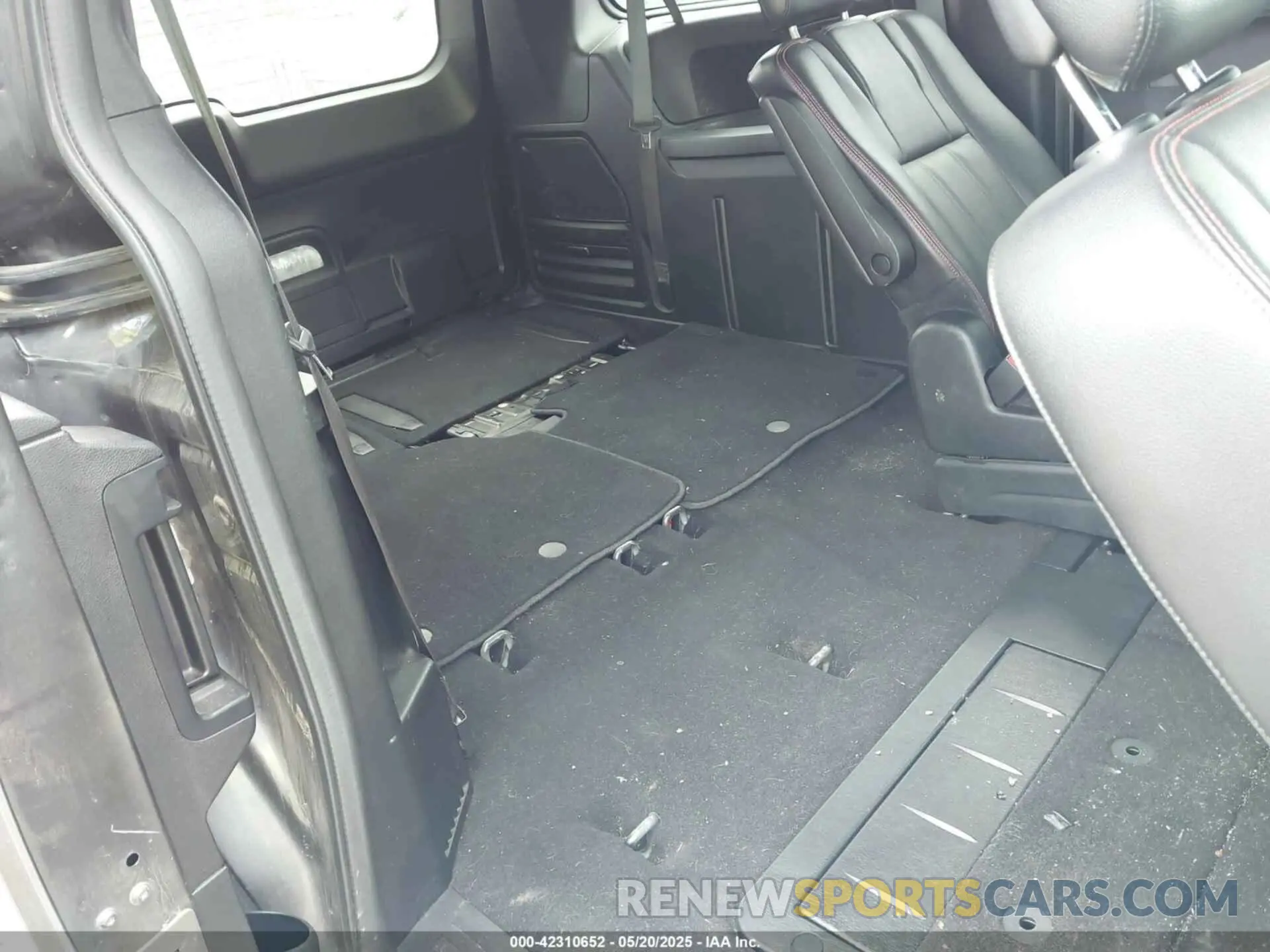 8 Photograph of a damaged car 2C4RDGEG9KR512035 DODGE GRAND CARAVAN 2019