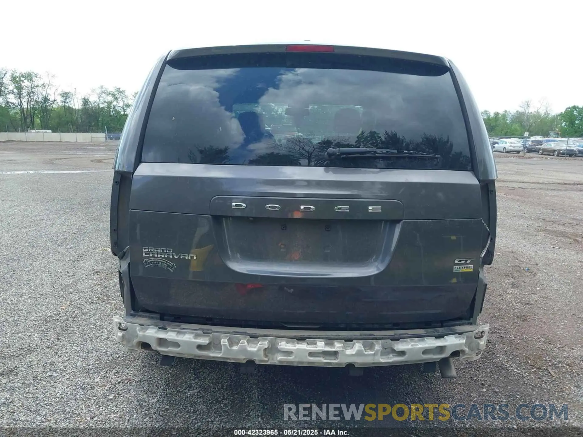 17 Photograph of a damaged car 2C4RDGEG9KR521026 DODGE GRAND CARAVAN 2019