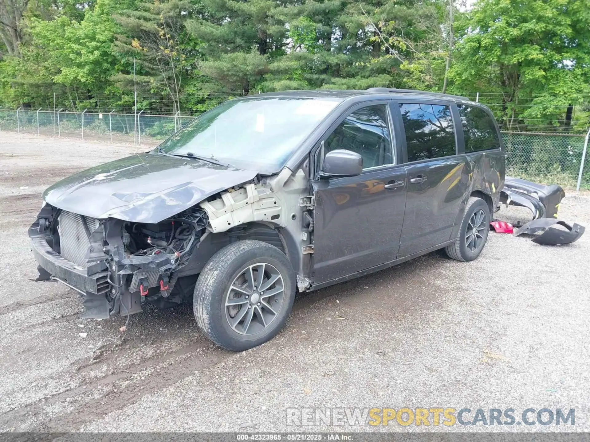 2 Photograph of a damaged car 2C4RDGEG9KR521026 DODGE GRAND CARAVAN 2019