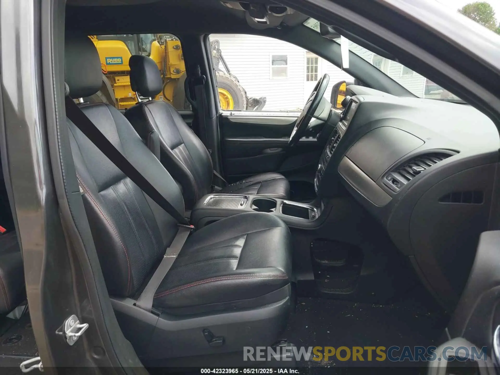 5 Photograph of a damaged car 2C4RDGEG9KR521026 DODGE GRAND CARAVAN 2019