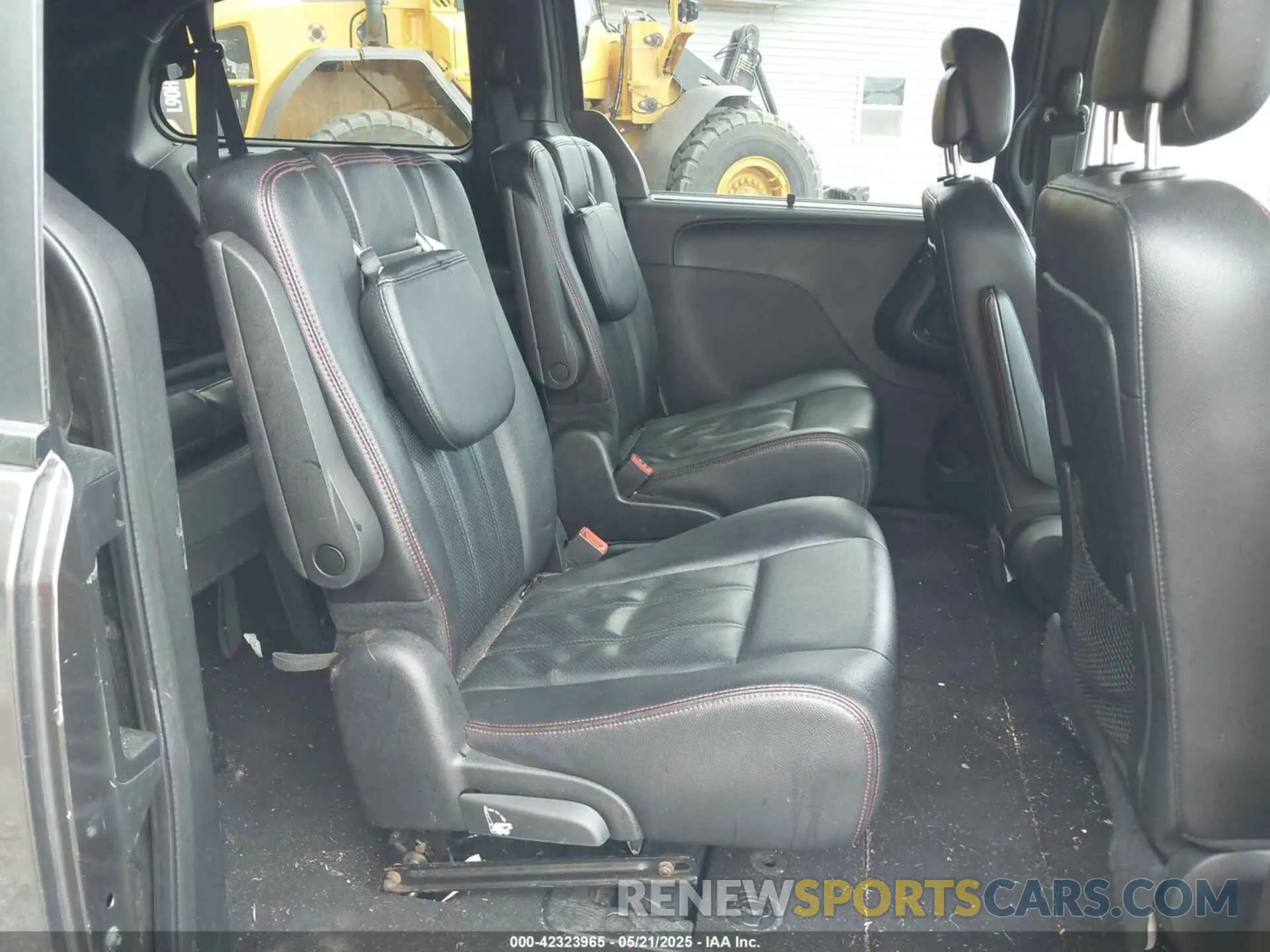 8 Photograph of a damaged car 2C4RDGEG9KR521026 DODGE GRAND CARAVAN 2019