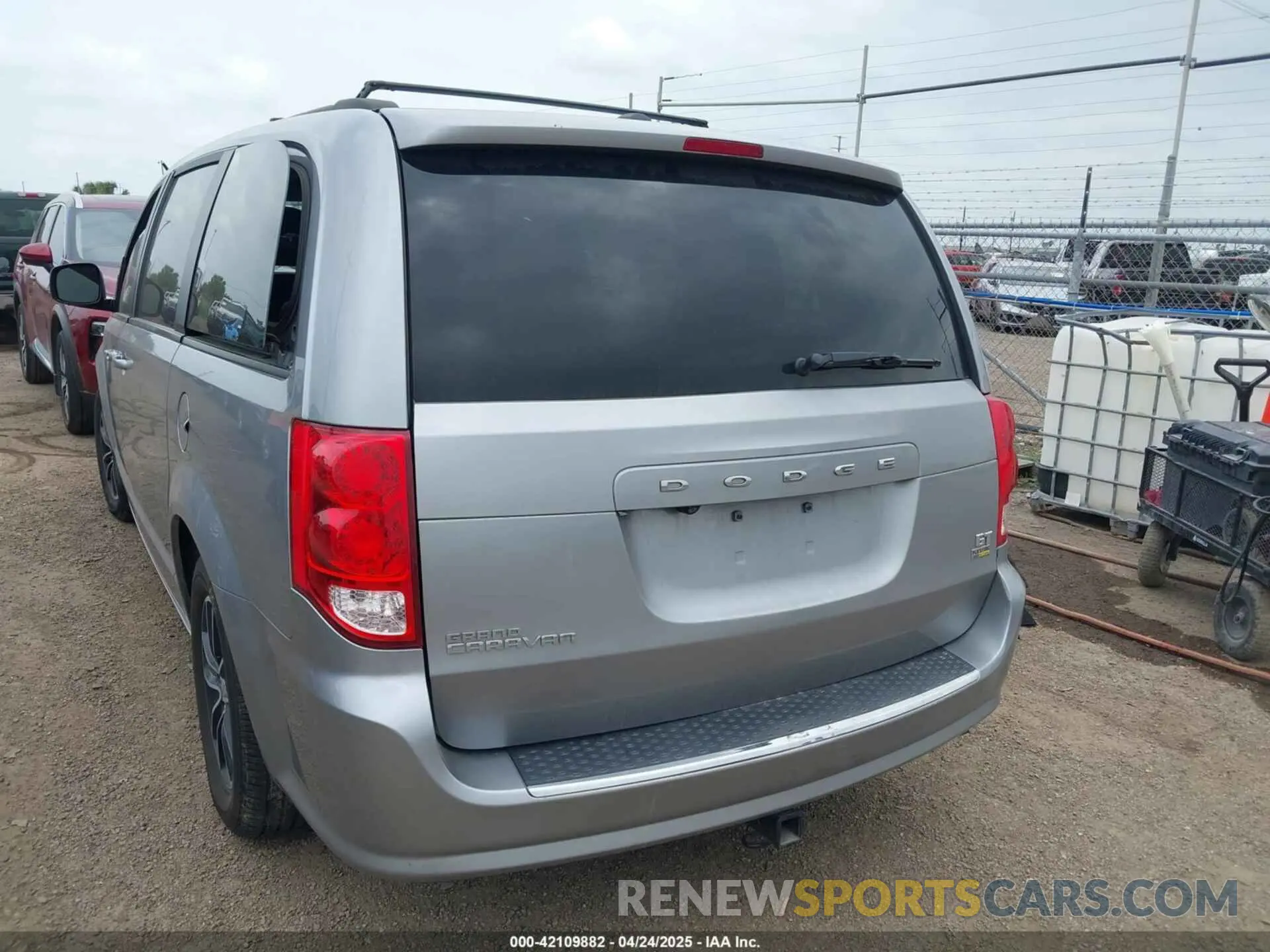3 Photograph of a damaged car 2C4RDGEG9KR620154 DODGE GRAND CARAVAN 2019