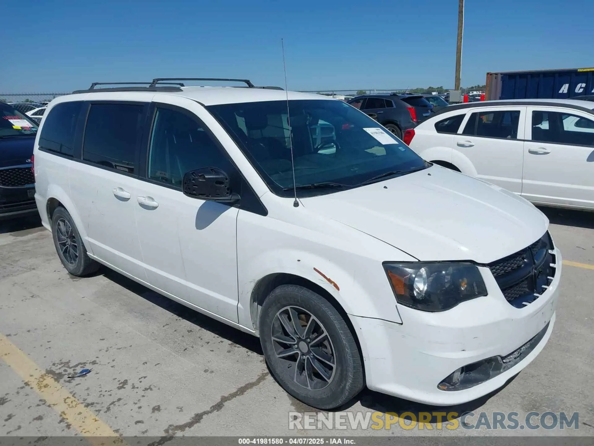 1 Photograph of a damaged car 2C4RDGEG9KR663280 DODGE GRAND CARAVAN 2019