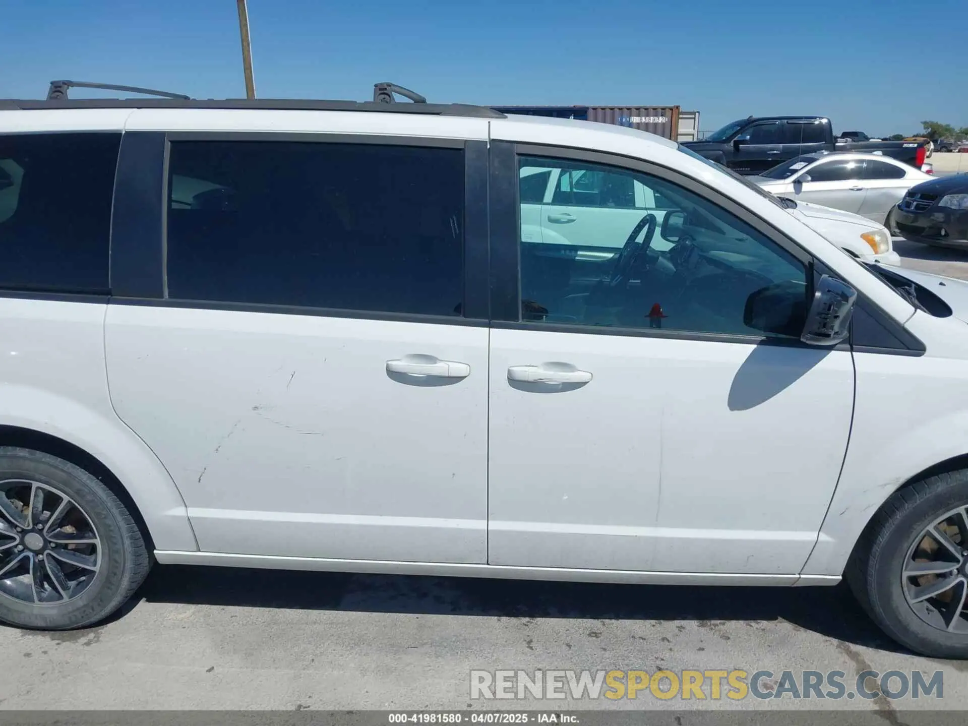 13 Photograph of a damaged car 2C4RDGEG9KR663280 DODGE GRAND CARAVAN 2019