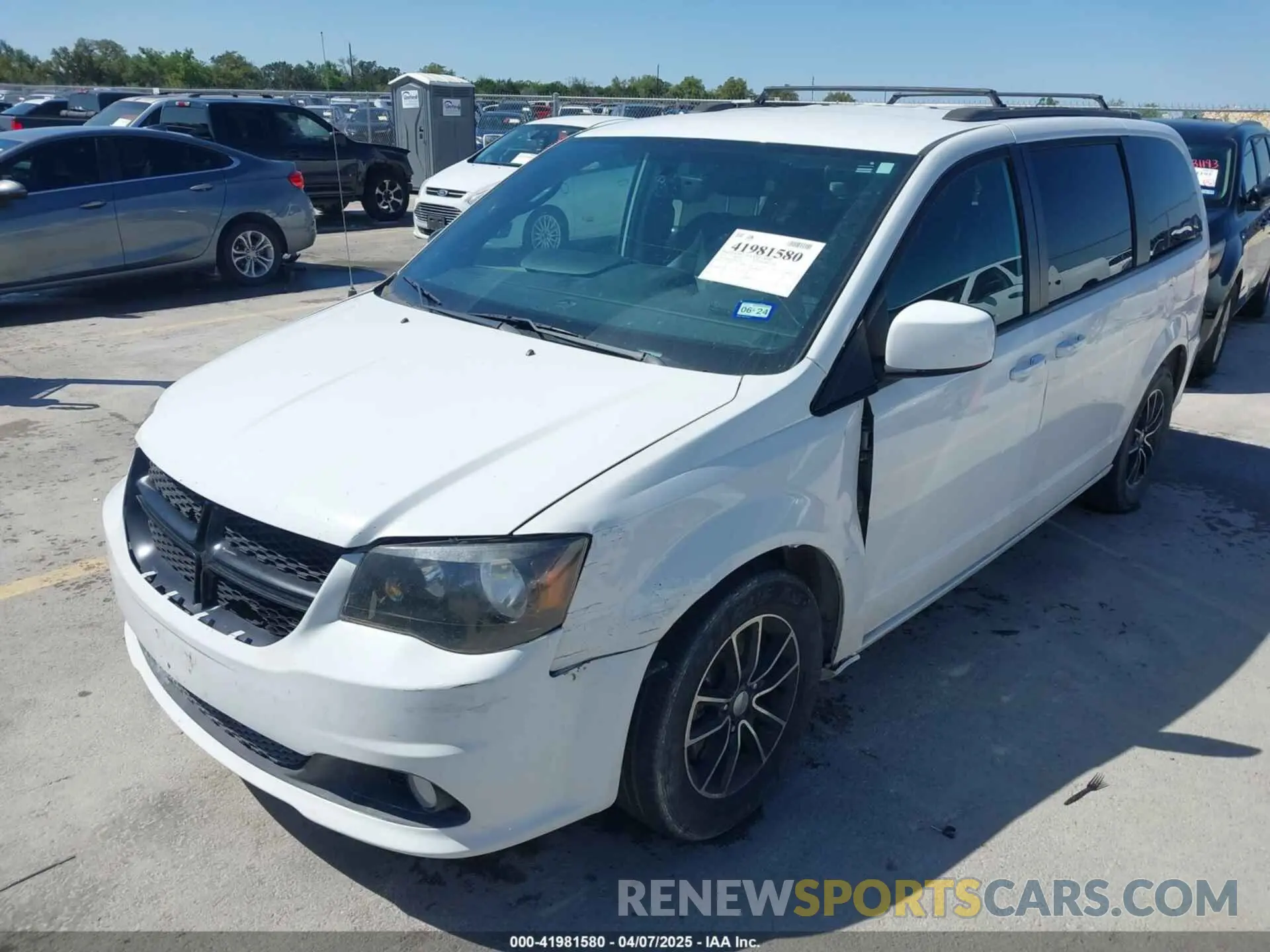 2 Photograph of a damaged car 2C4RDGEG9KR663280 DODGE GRAND CARAVAN 2019