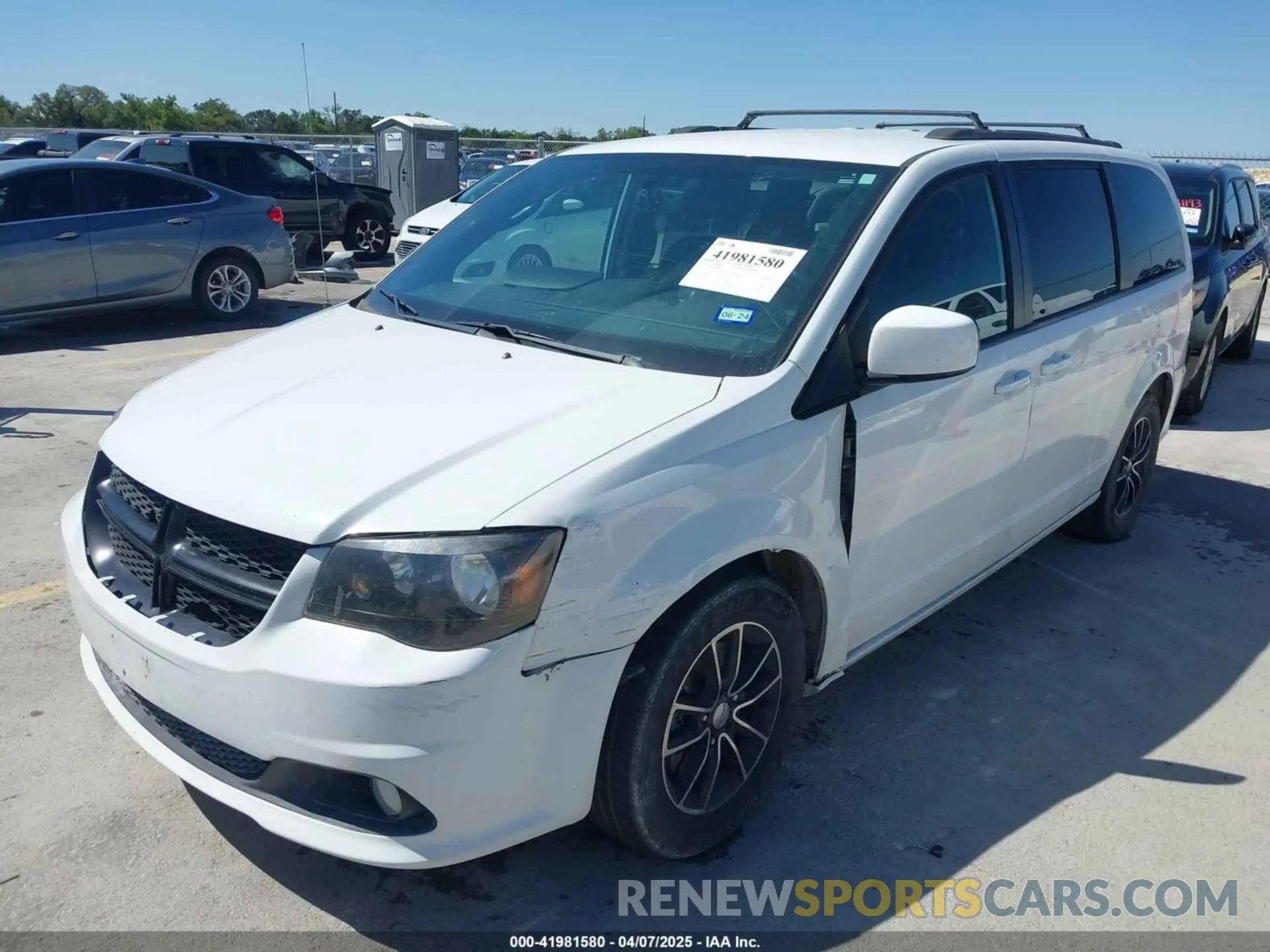 6 Photograph of a damaged car 2C4RDGEG9KR663280 DODGE GRAND CARAVAN 2019