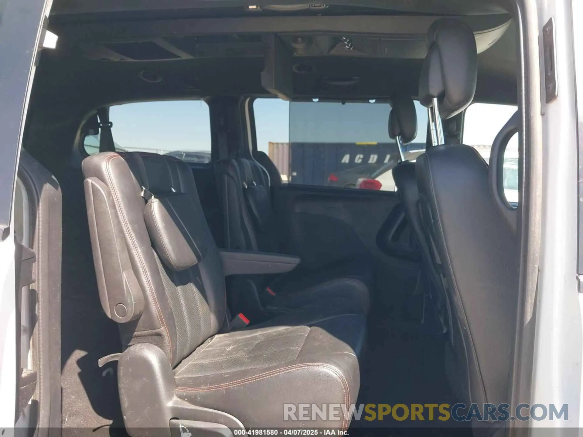 8 Photograph of a damaged car 2C4RDGEG9KR663280 DODGE GRAND CARAVAN 2019