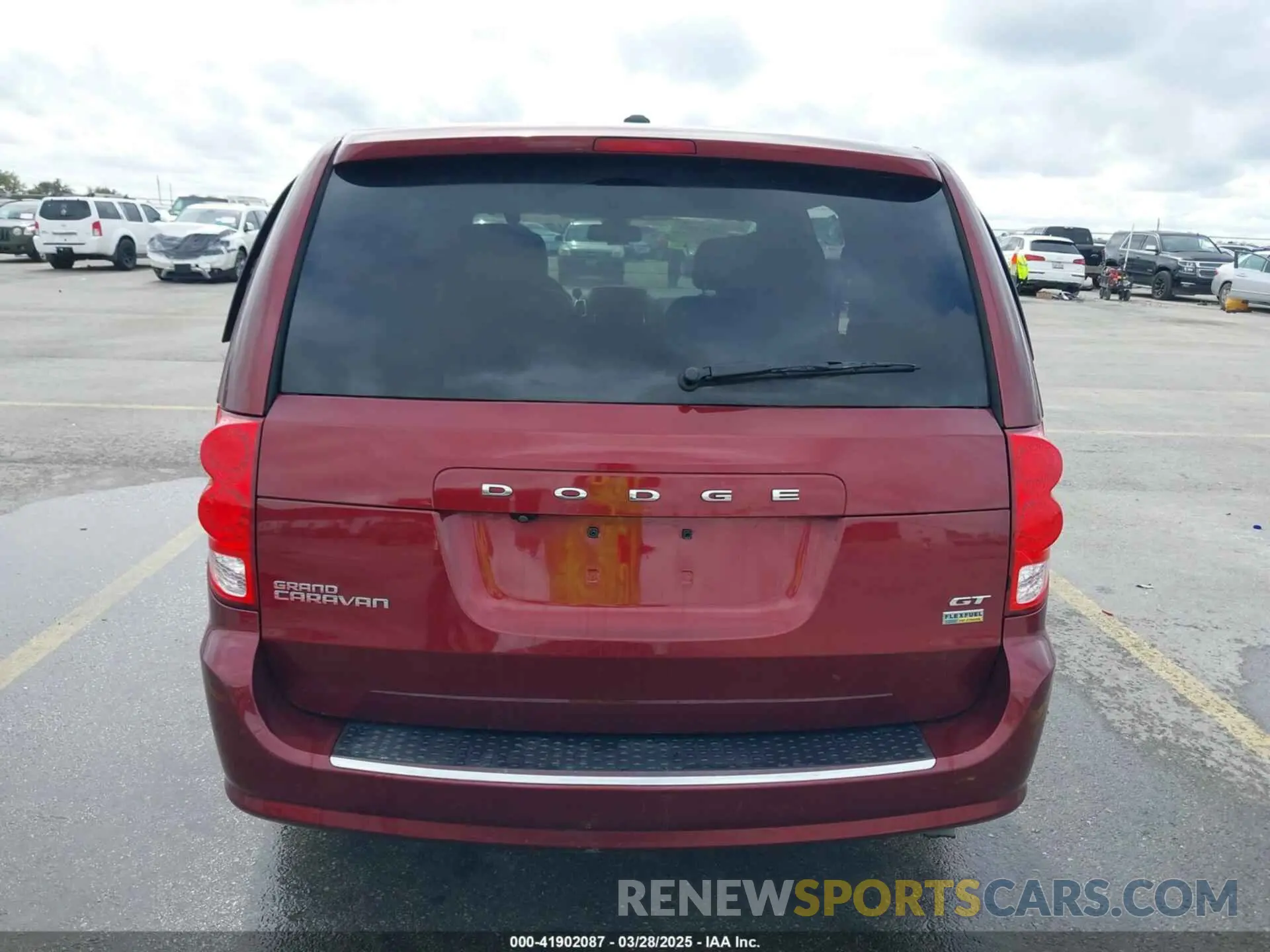 17 Photograph of a damaged car 2C4RDGEG9KR765114 DODGE GRAND CARAVAN 2019