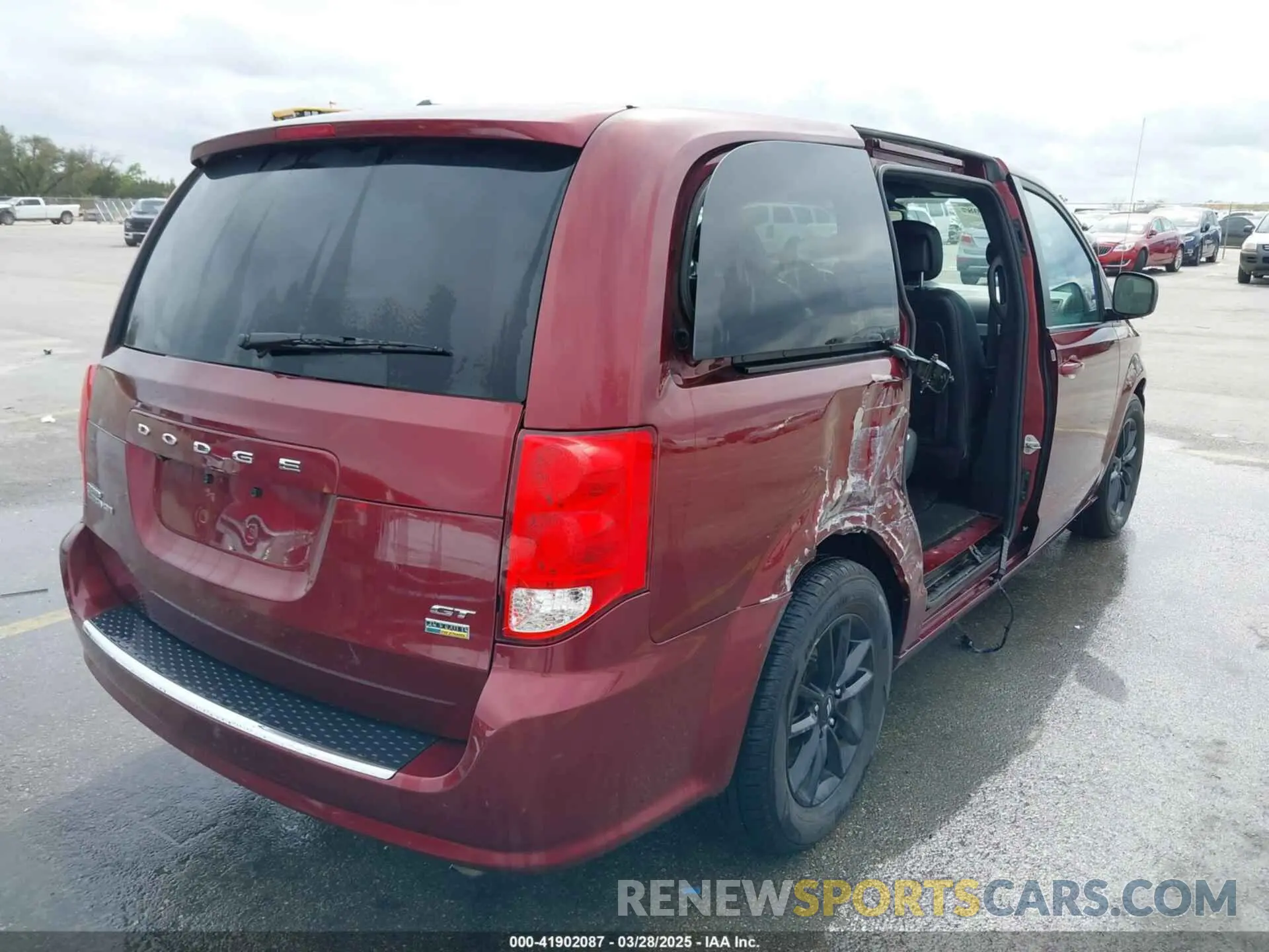 4 Photograph of a damaged car 2C4RDGEG9KR765114 DODGE GRAND CARAVAN 2019