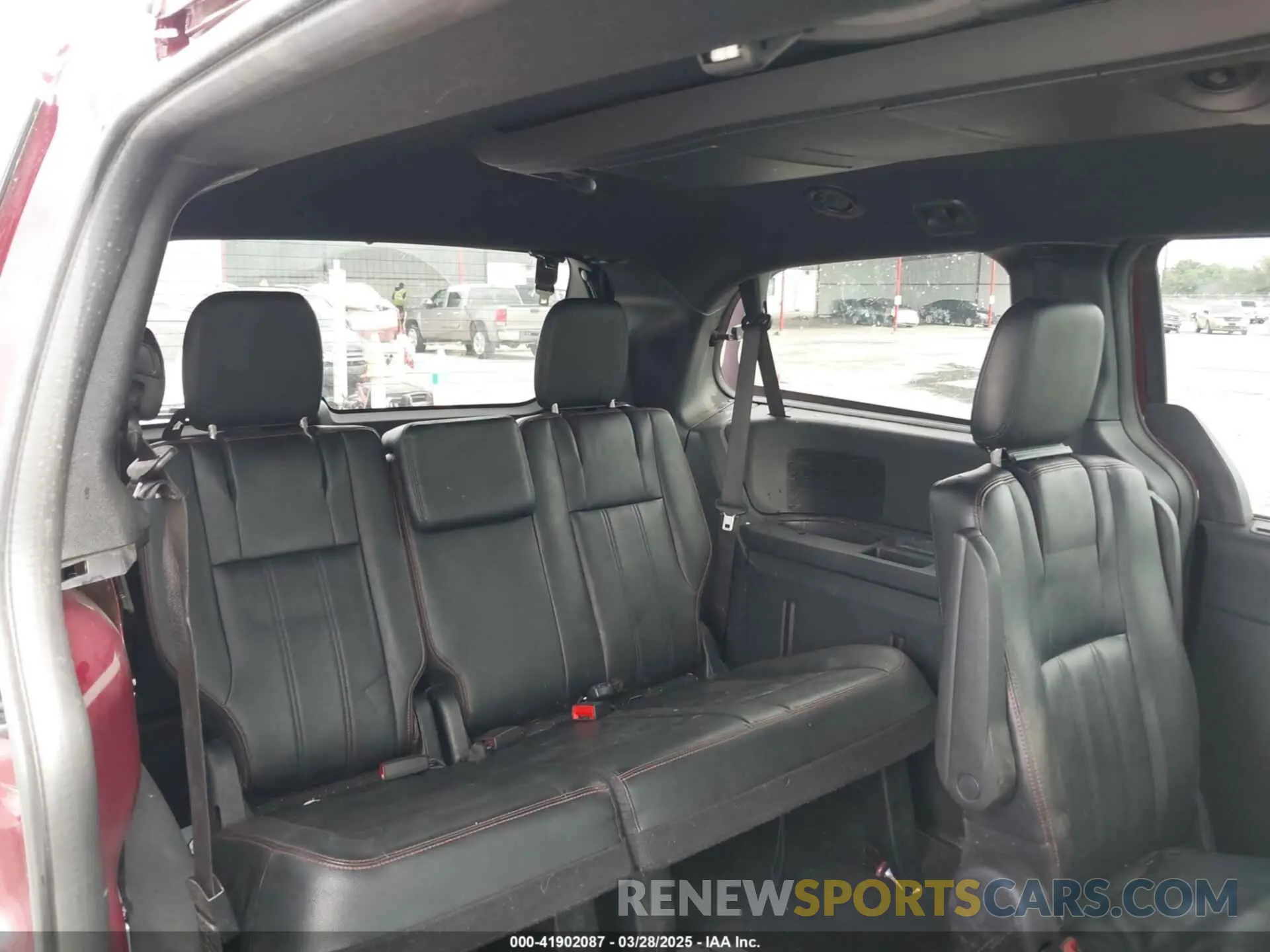 8 Photograph of a damaged car 2C4RDGEG9KR765114 DODGE GRAND CARAVAN 2019
