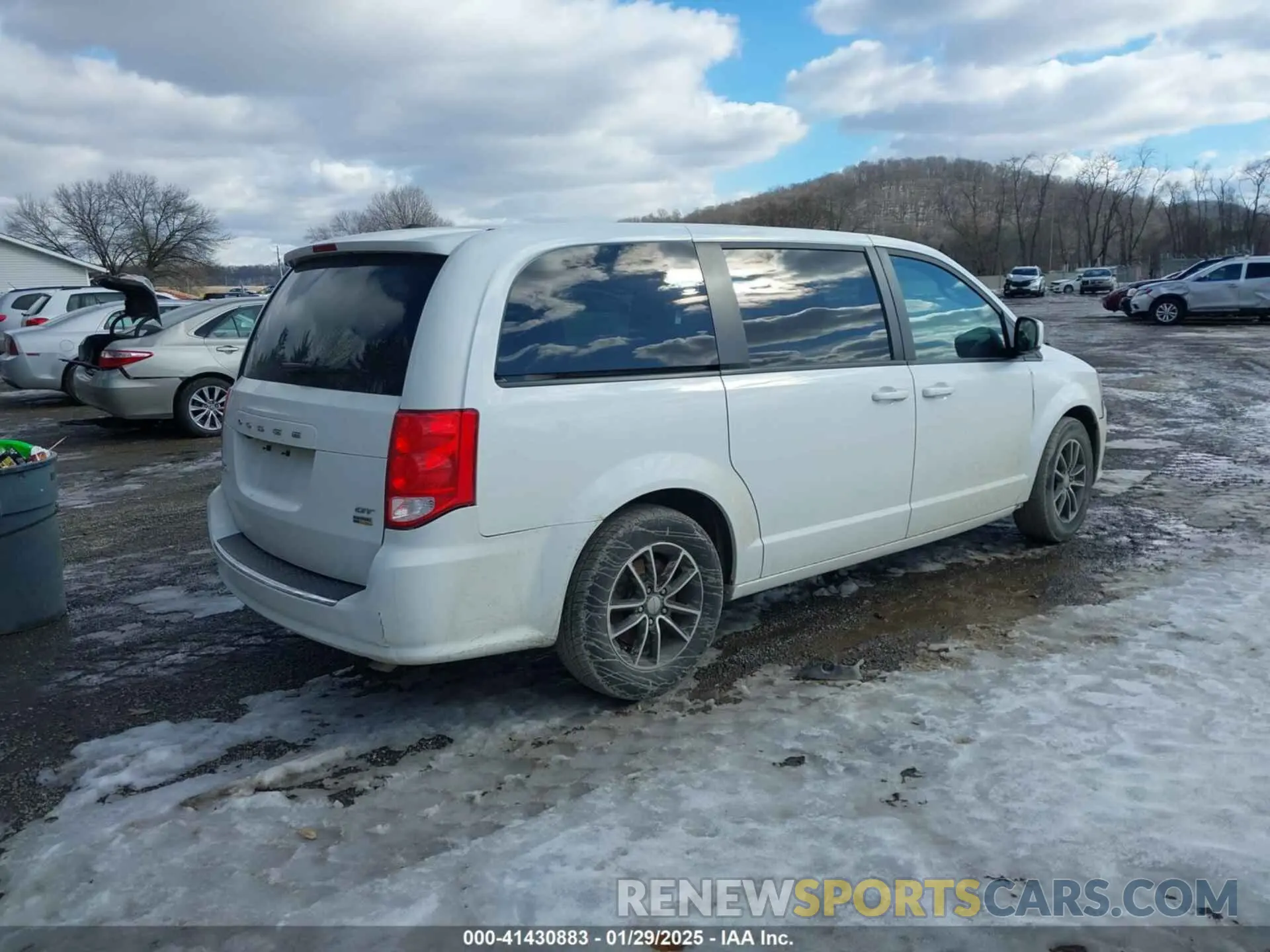 4 Photograph of a damaged car 2C4RDGEGXKR571286 DODGE GRAND CARAVAN 2019