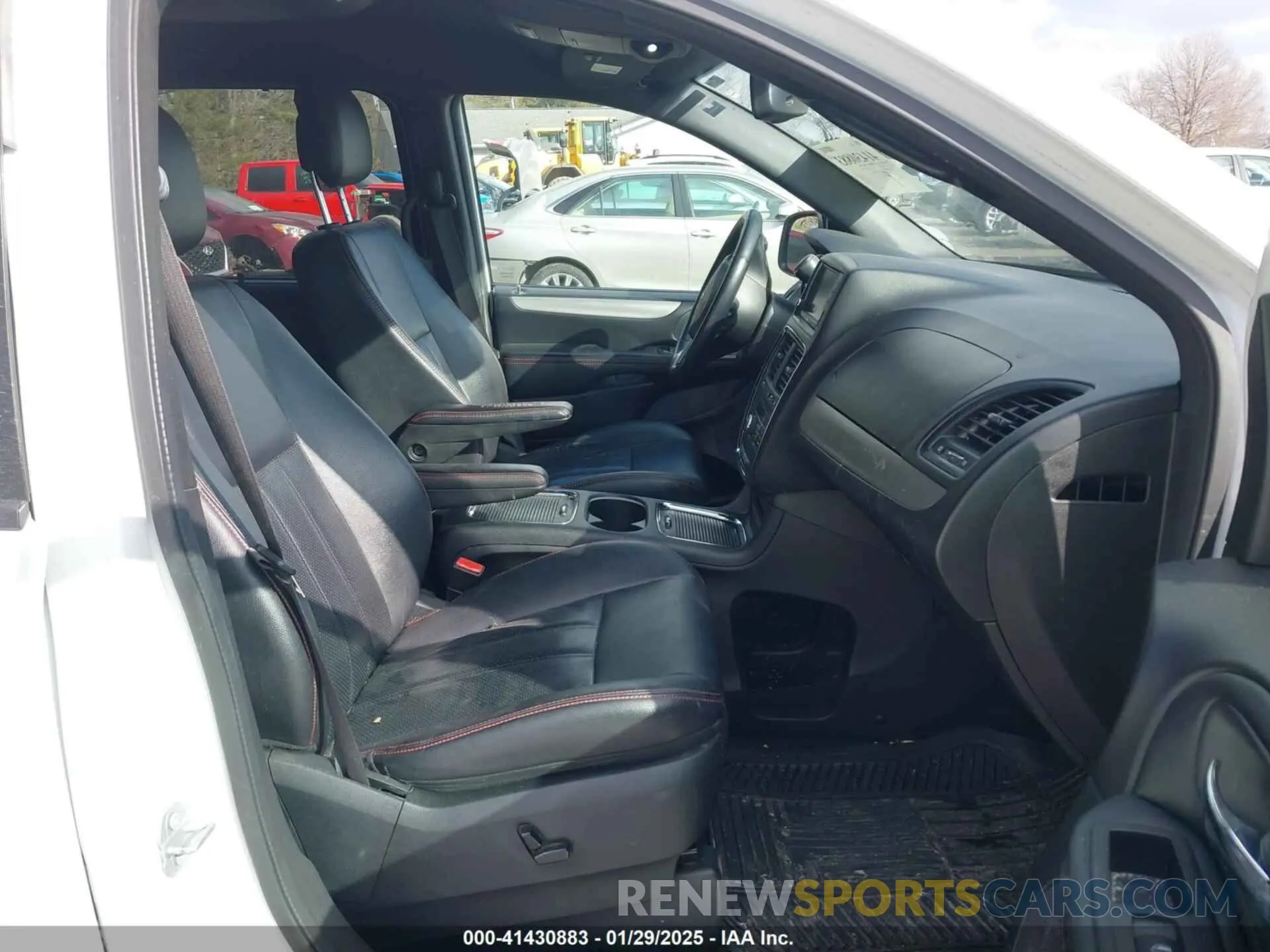 5 Photograph of a damaged car 2C4RDGEGXKR571286 DODGE GRAND CARAVAN 2019