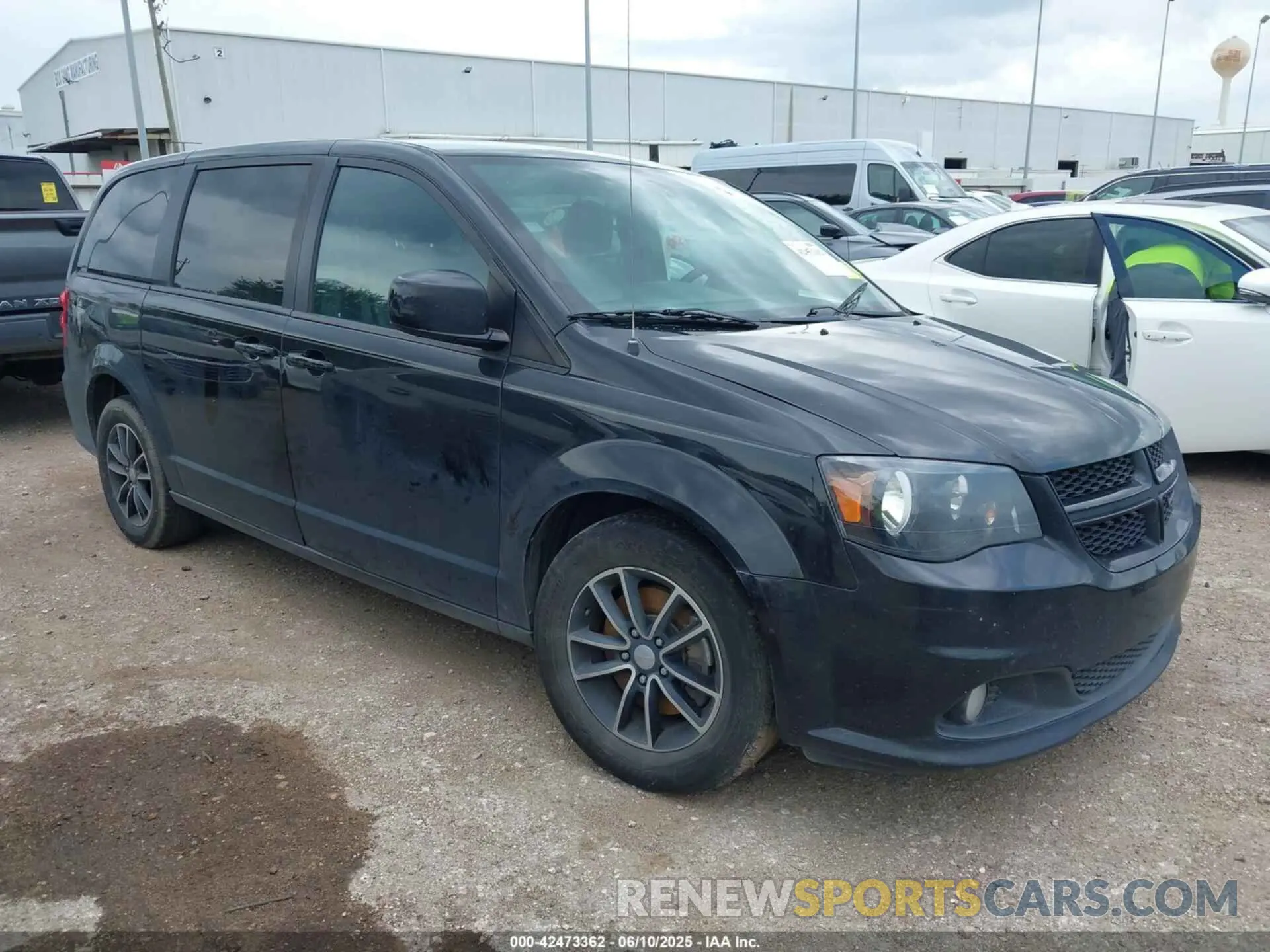 1 Photograph of a damaged car 2C4RDGEGXKR617053 DODGE GRAND CARAVAN 2019