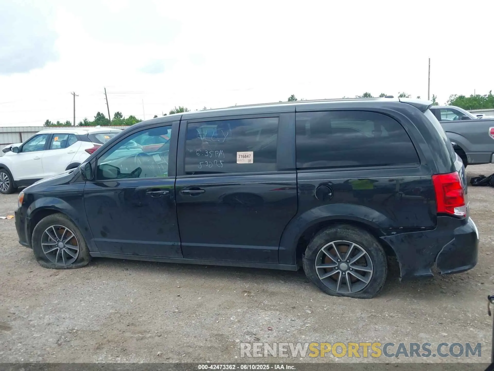 14 Photograph of a damaged car 2C4RDGEGXKR617053 DODGE GRAND CARAVAN 2019