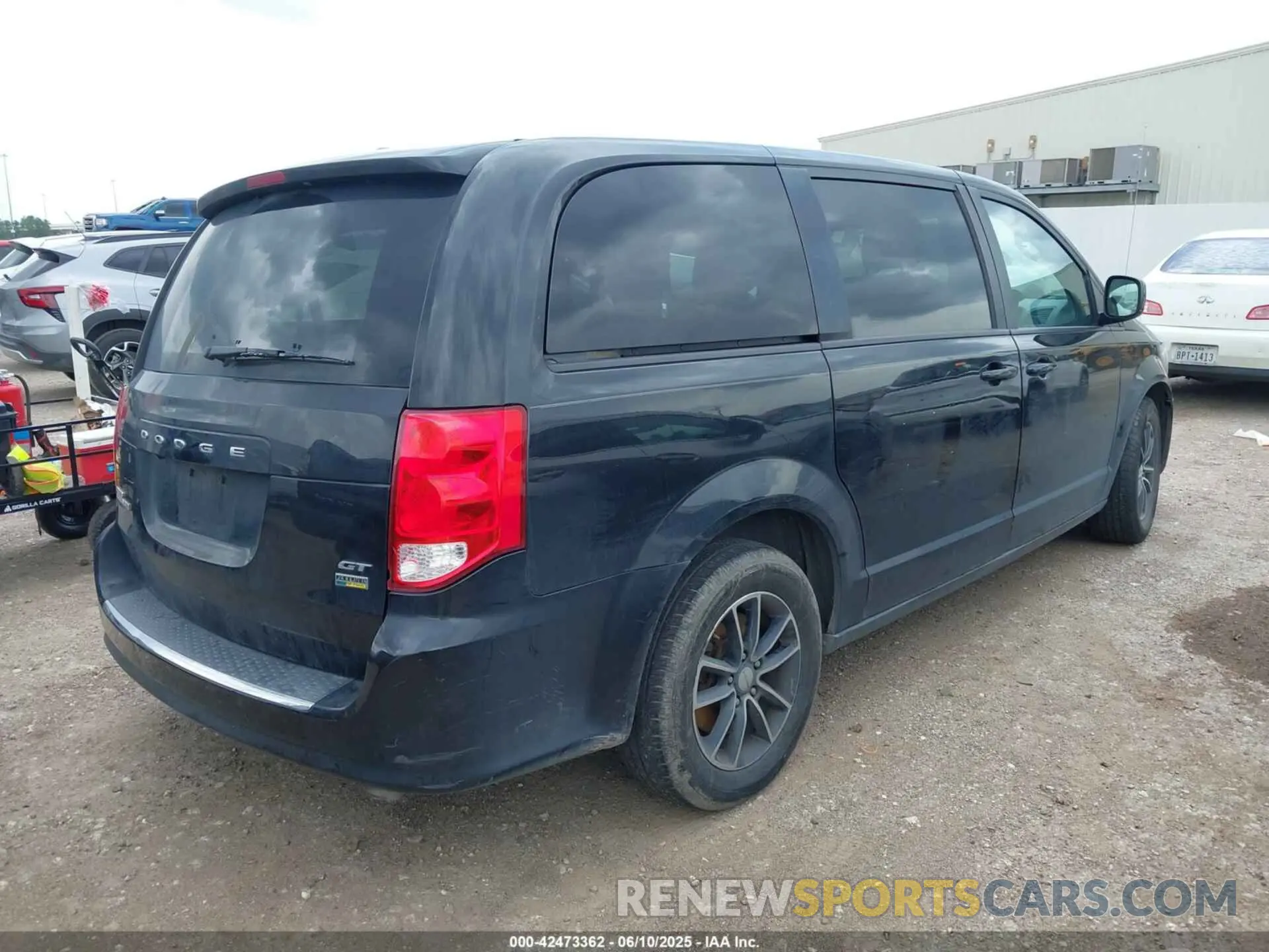 4 Photograph of a damaged car 2C4RDGEGXKR617053 DODGE GRAND CARAVAN 2019