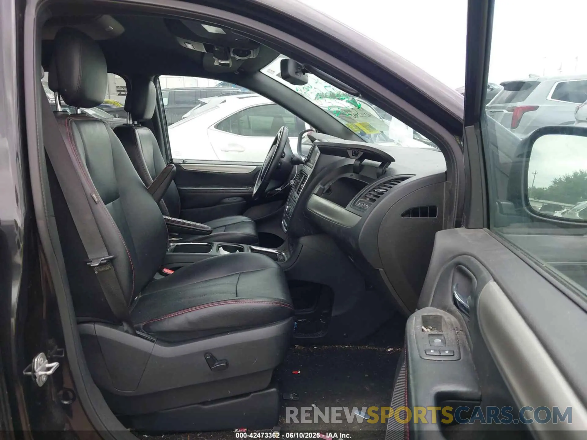 5 Photograph of a damaged car 2C4RDGEGXKR617053 DODGE GRAND CARAVAN 2019