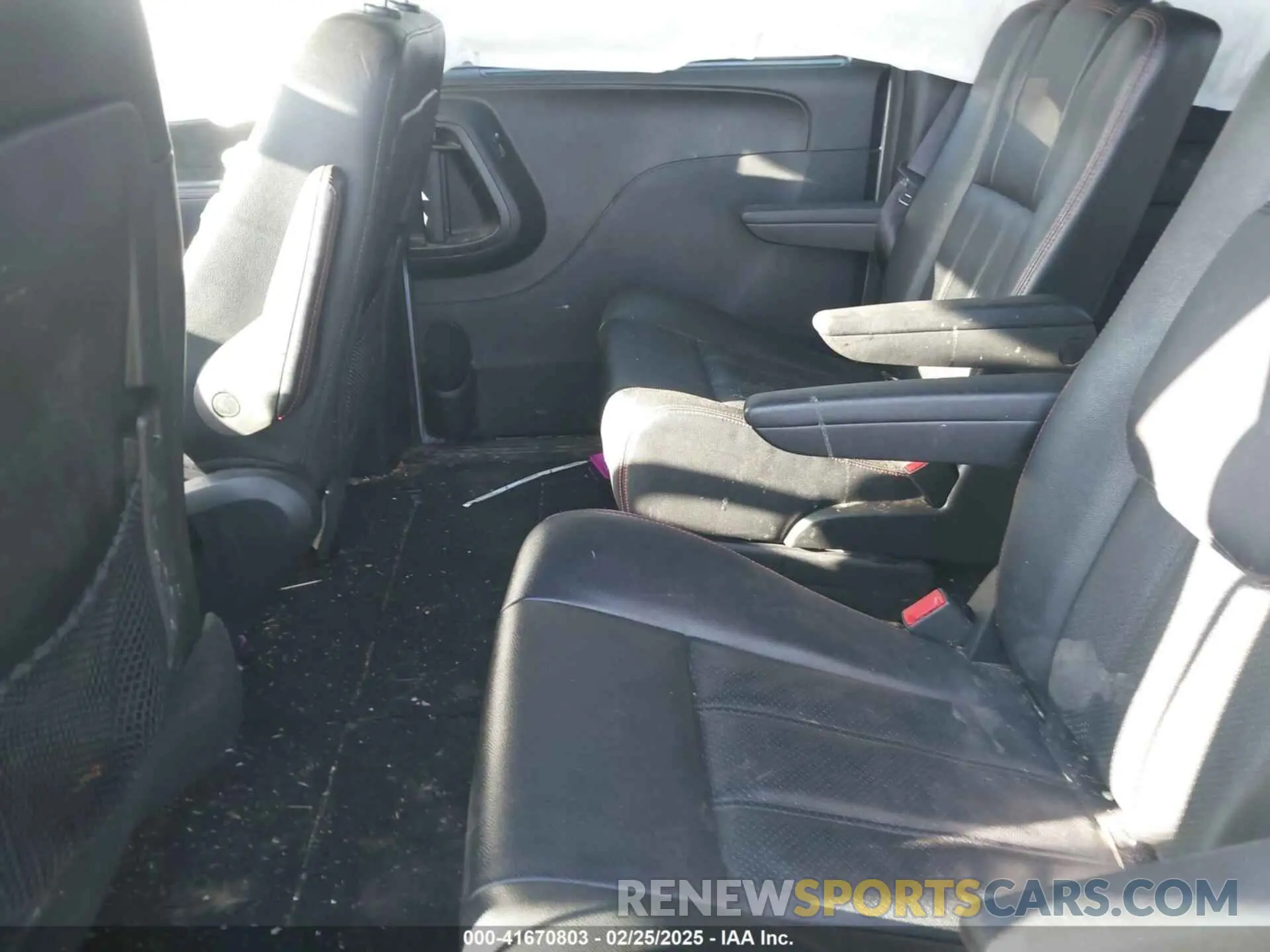 8 Photograph of a damaged car 2C4RDGEGXKR749990 DODGE GRAND CARAVAN 2019