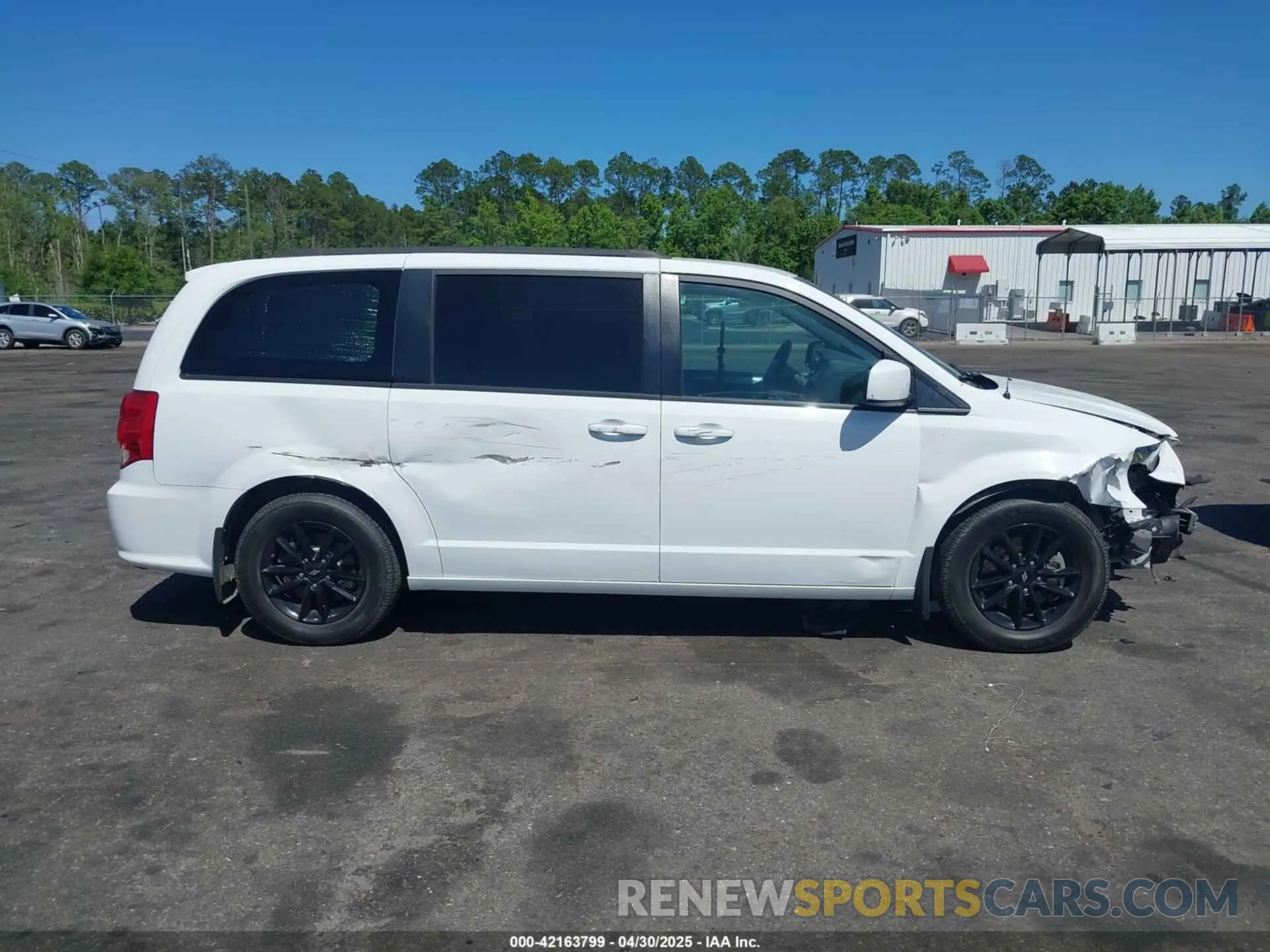13 Photograph of a damaged car 2C4RDGEGXKR785694 DODGE GRAND CARAVAN 2019