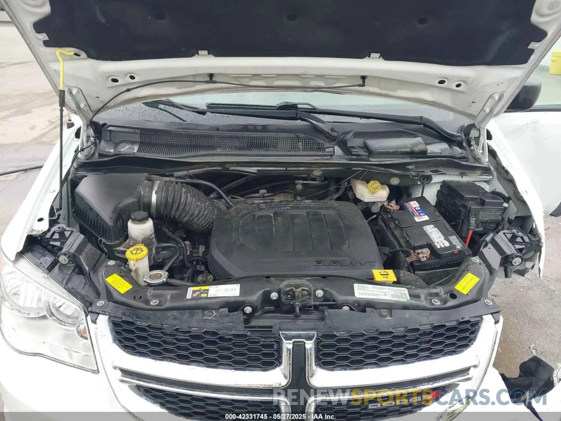 10 Photograph of a damaged car 2C7WDGBG0KR649598 DODGE GRAND CARAVAN 2019