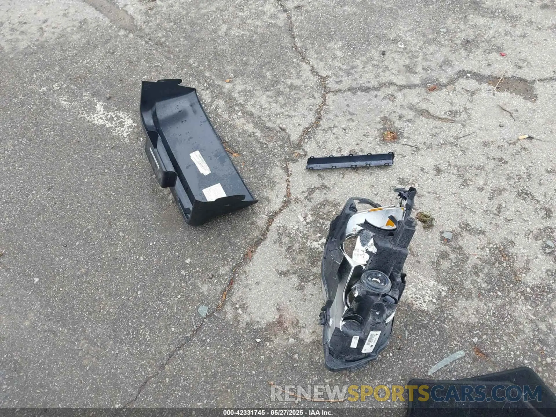 12 Photograph of a damaged car 2C7WDGBG0KR649598 DODGE GRAND CARAVAN 2019