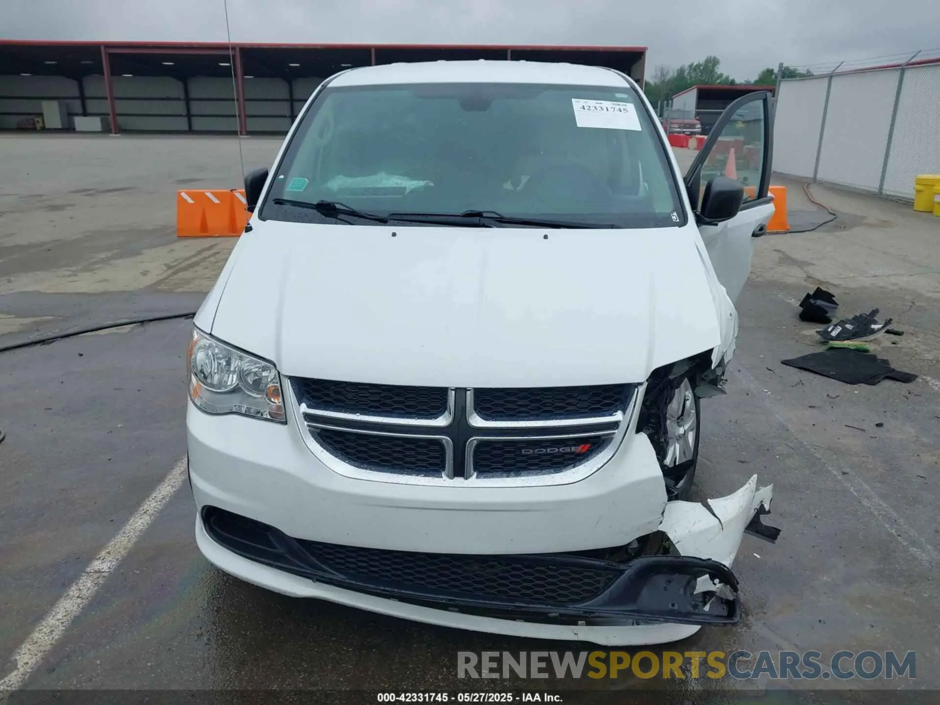 13 Photograph of a damaged car 2C7WDGBG0KR649598 DODGE GRAND CARAVAN 2019