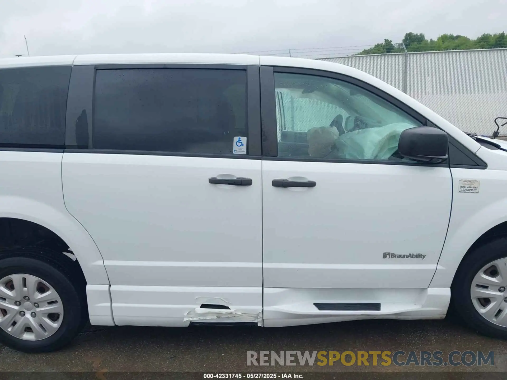 14 Photograph of a damaged car 2C7WDGBG0KR649598 DODGE GRAND CARAVAN 2019