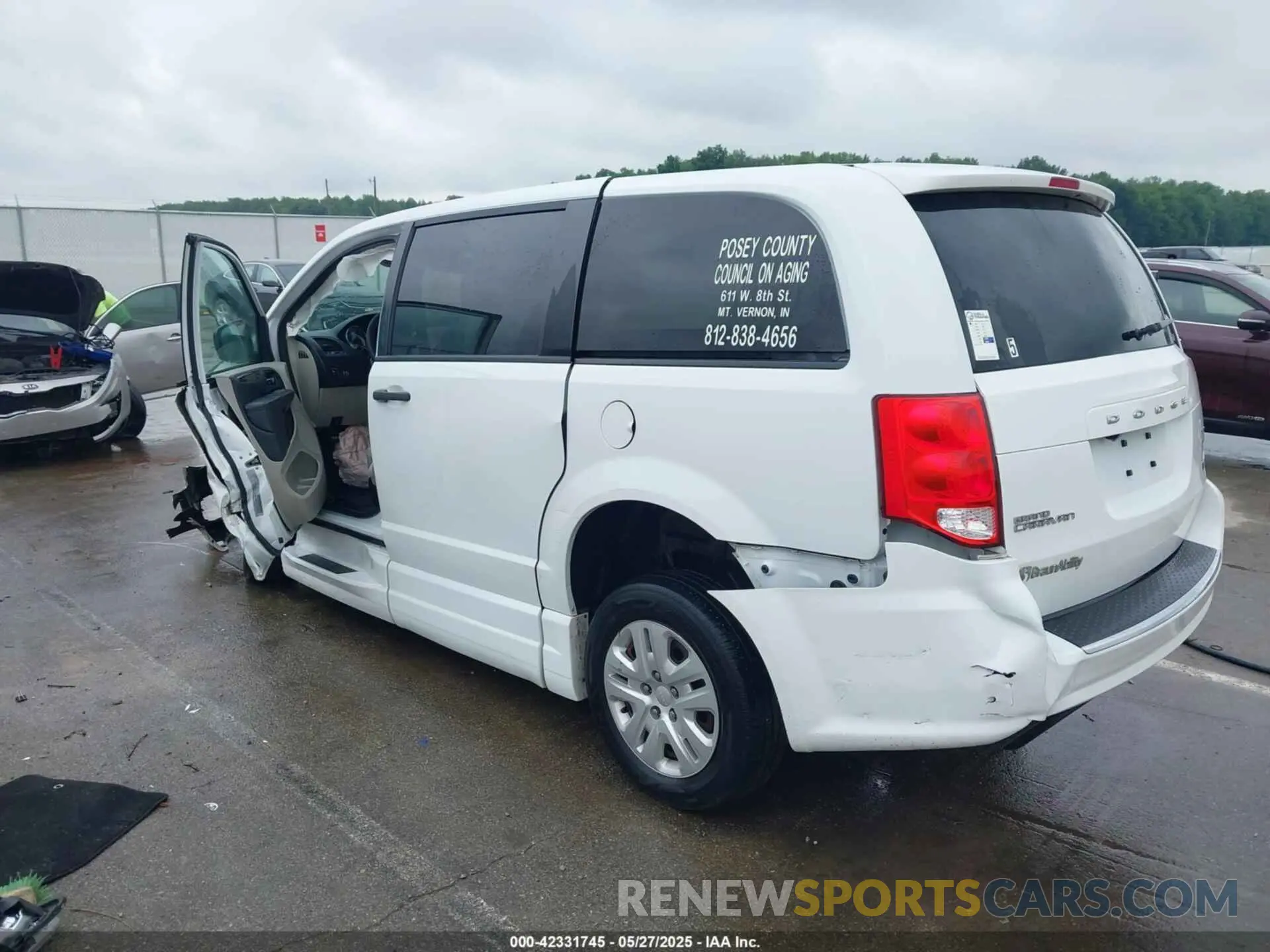3 Photograph of a damaged car 2C7WDGBG0KR649598 DODGE GRAND CARAVAN 2019