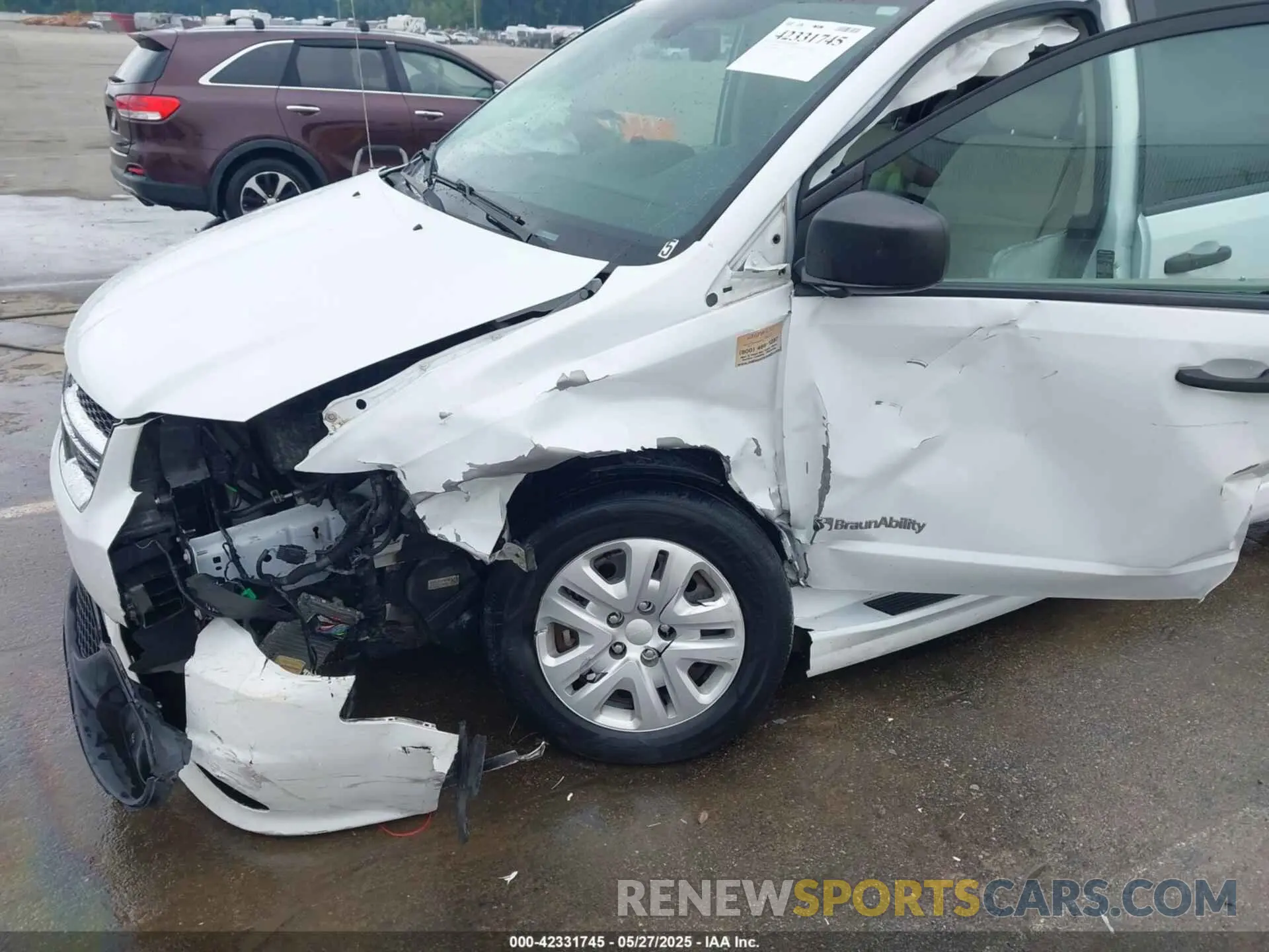 6 Photograph of a damaged car 2C7WDGBG0KR649598 DODGE GRAND CARAVAN 2019