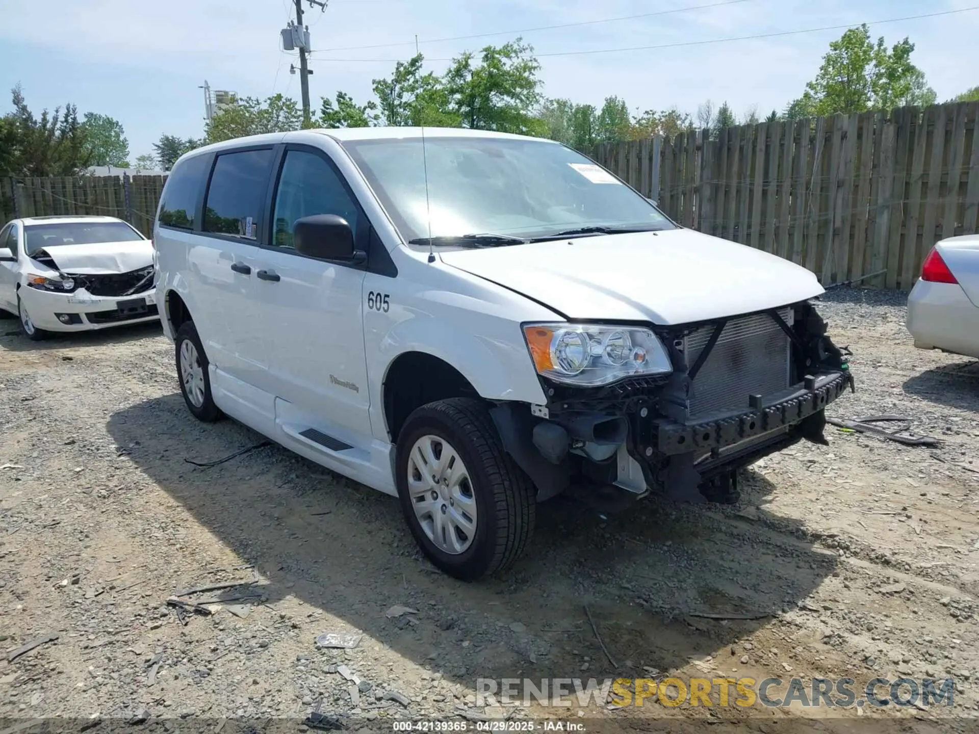 1 Photograph of a damaged car 2C7WDGBG2KR683817 DODGE GRAND CARAVAN 2019