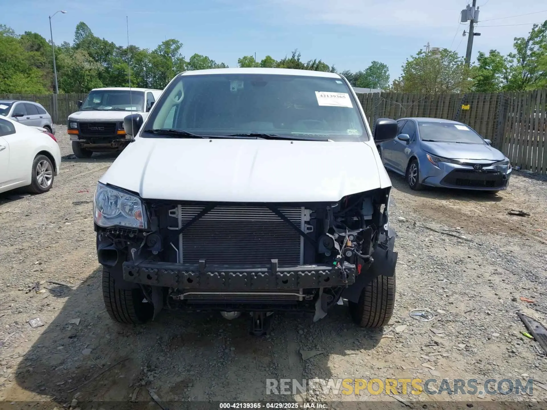13 Photograph of a damaged car 2C7WDGBG2KR683817 DODGE GRAND CARAVAN 2019