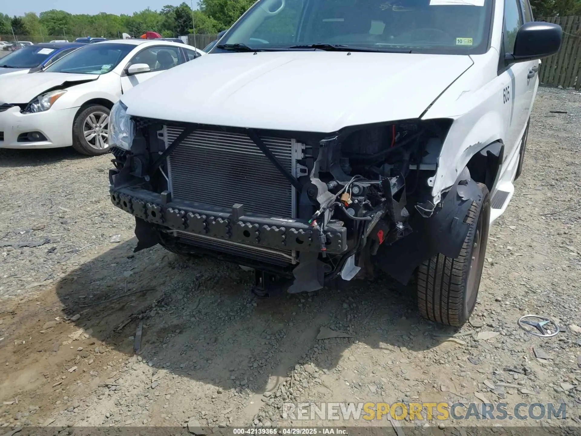 6 Photograph of a damaged car 2C7WDGBG2KR683817 DODGE GRAND CARAVAN 2019