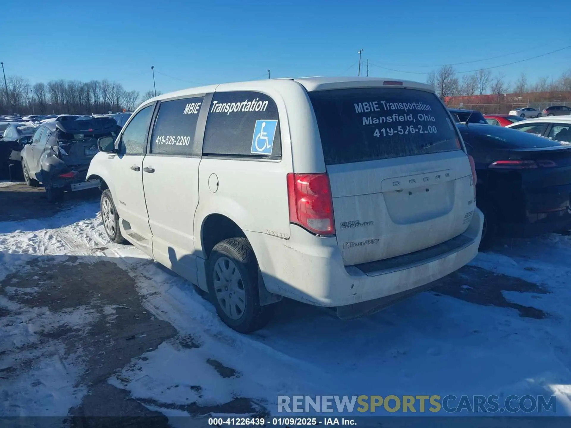 3 Photograph of a damaged car 2C7WDGBG3KR779441 DODGE GRAND CARAVAN 2019
