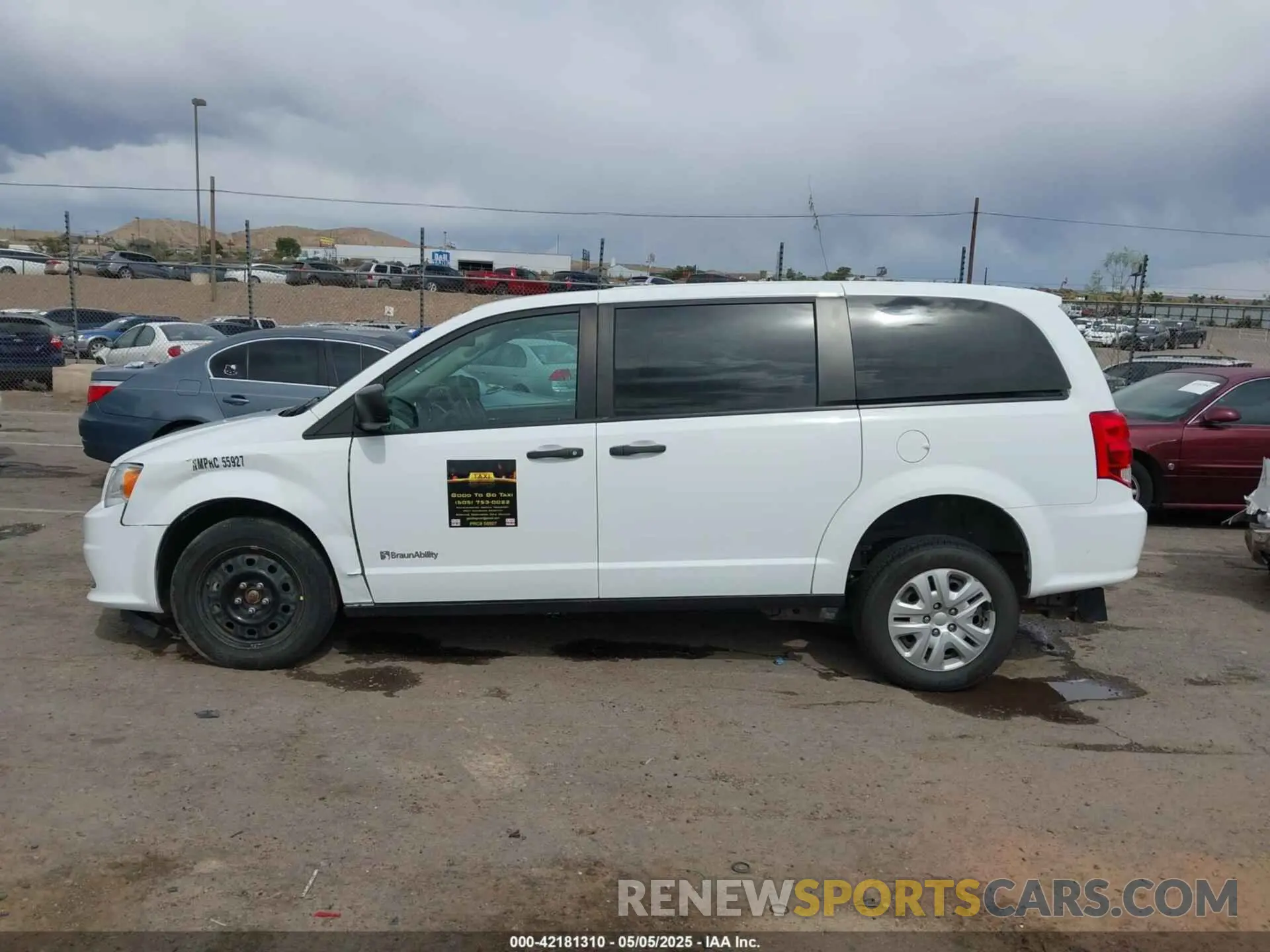 14 Photograph of a damaged car 2C7WDGBG7KR793603 DODGE GRAND CARAVAN 2019