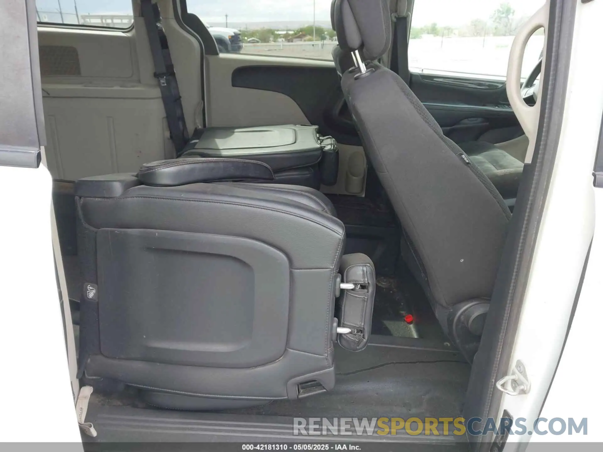 7 Photograph of a damaged car 2C7WDGBG7KR793603 DODGE GRAND CARAVAN 2019