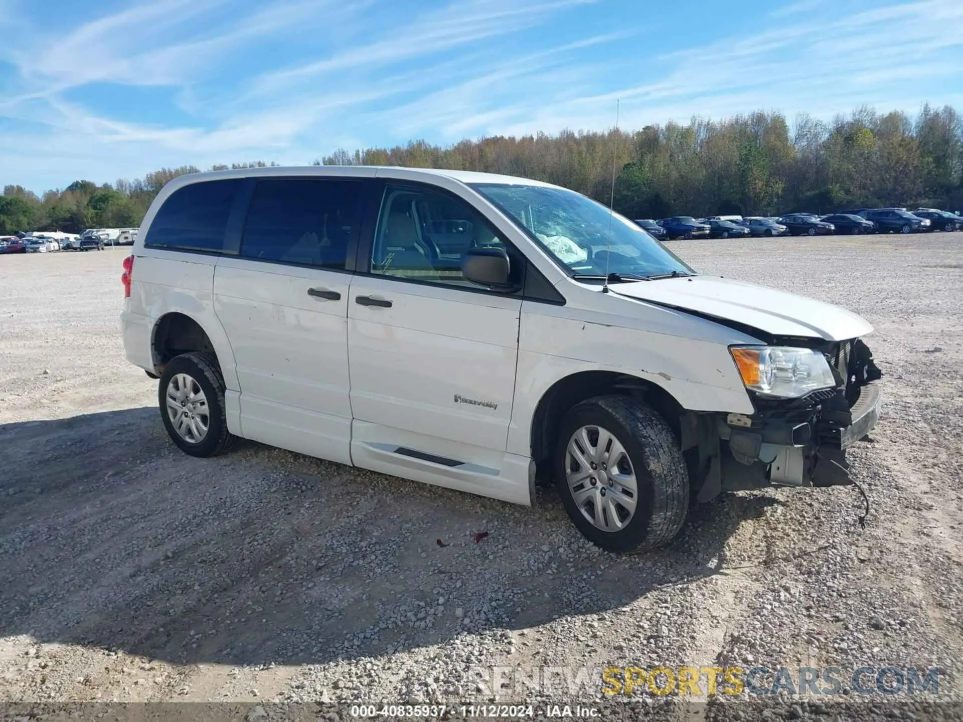 1 Photograph of a damaged car 2C7WDGBG7KR803126 DODGE GRAND CARAVAN 2019