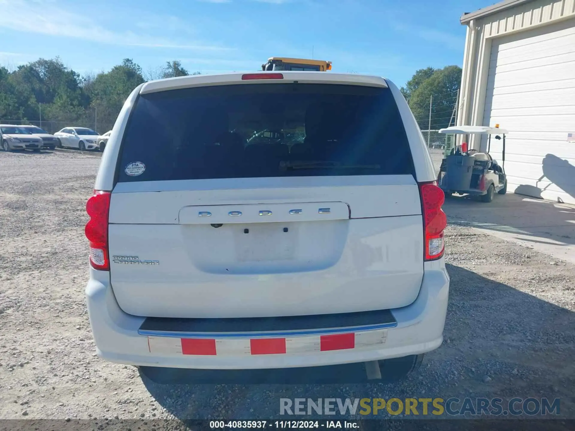 17 Photograph of a damaged car 2C7WDGBG7KR803126 DODGE GRAND CARAVAN 2019
