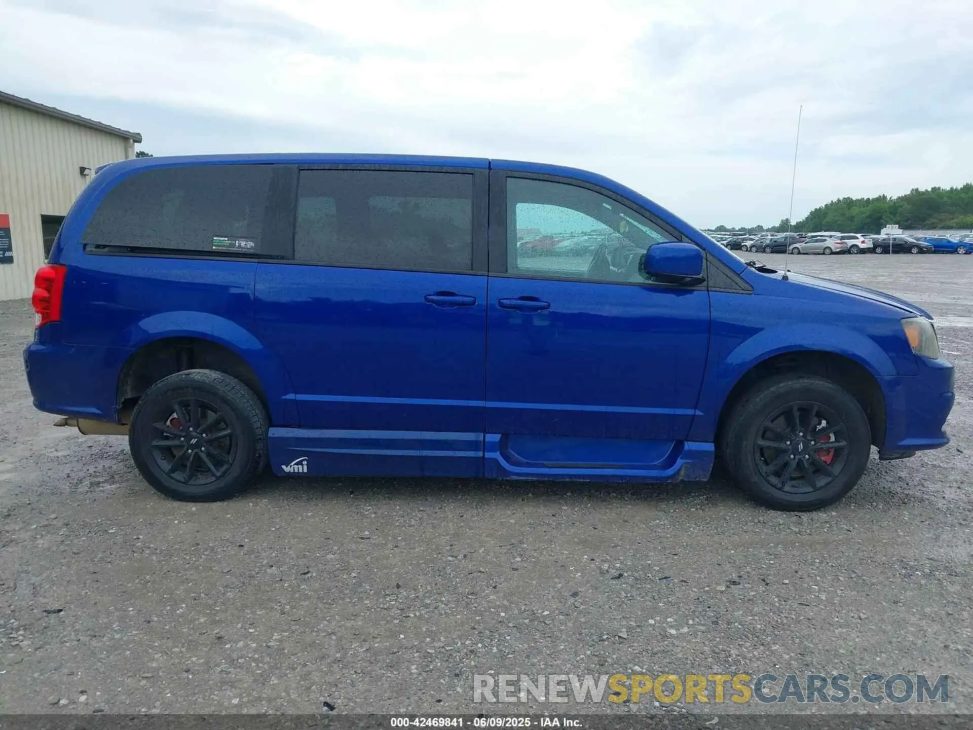 12 Photograph of a damaged car 2C7WDGCGXKR779905 DODGE GRAND CARAVAN 2019
