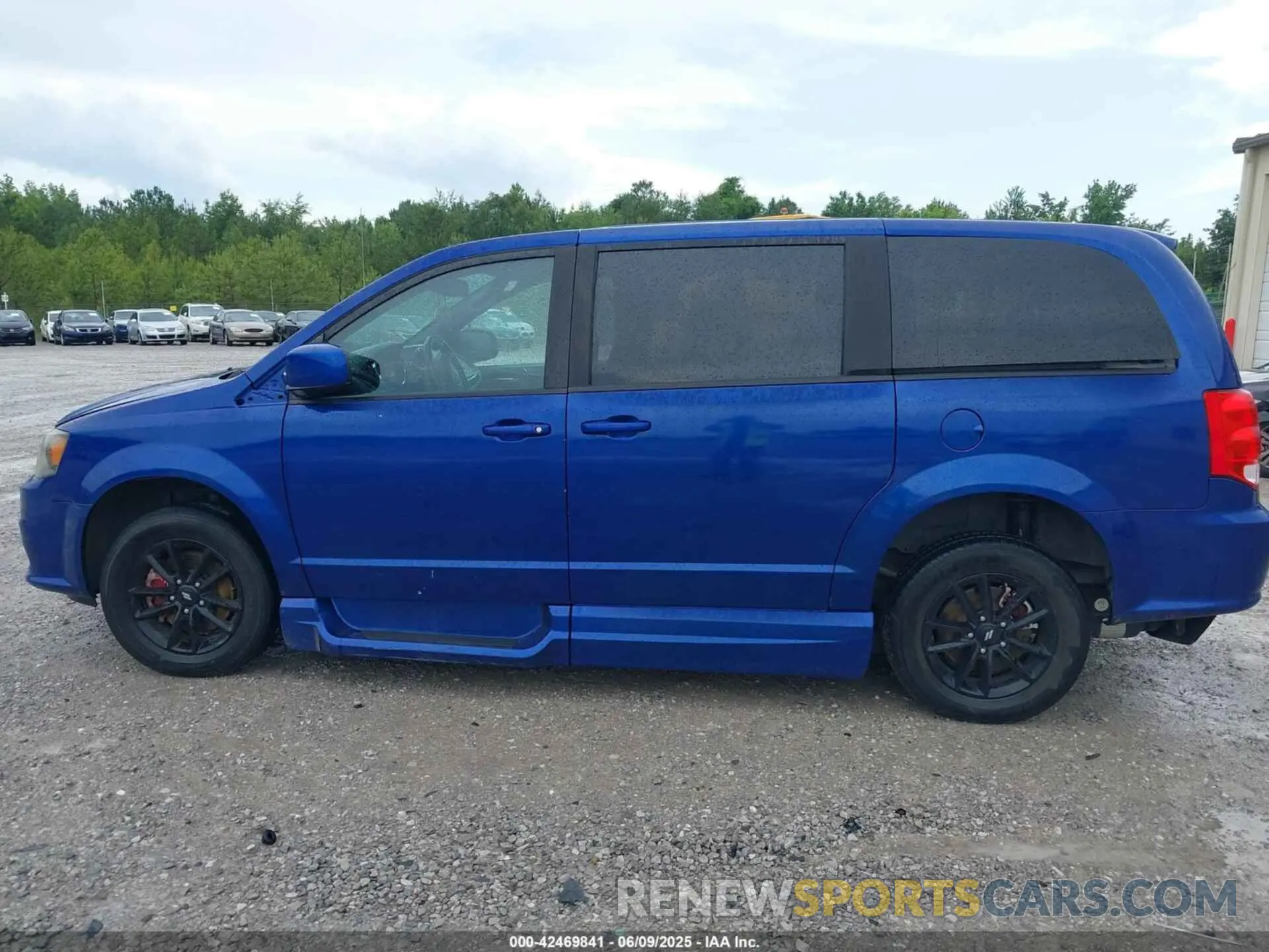 13 Photograph of a damaged car 2C7WDGCGXKR779905 DODGE GRAND CARAVAN 2019
