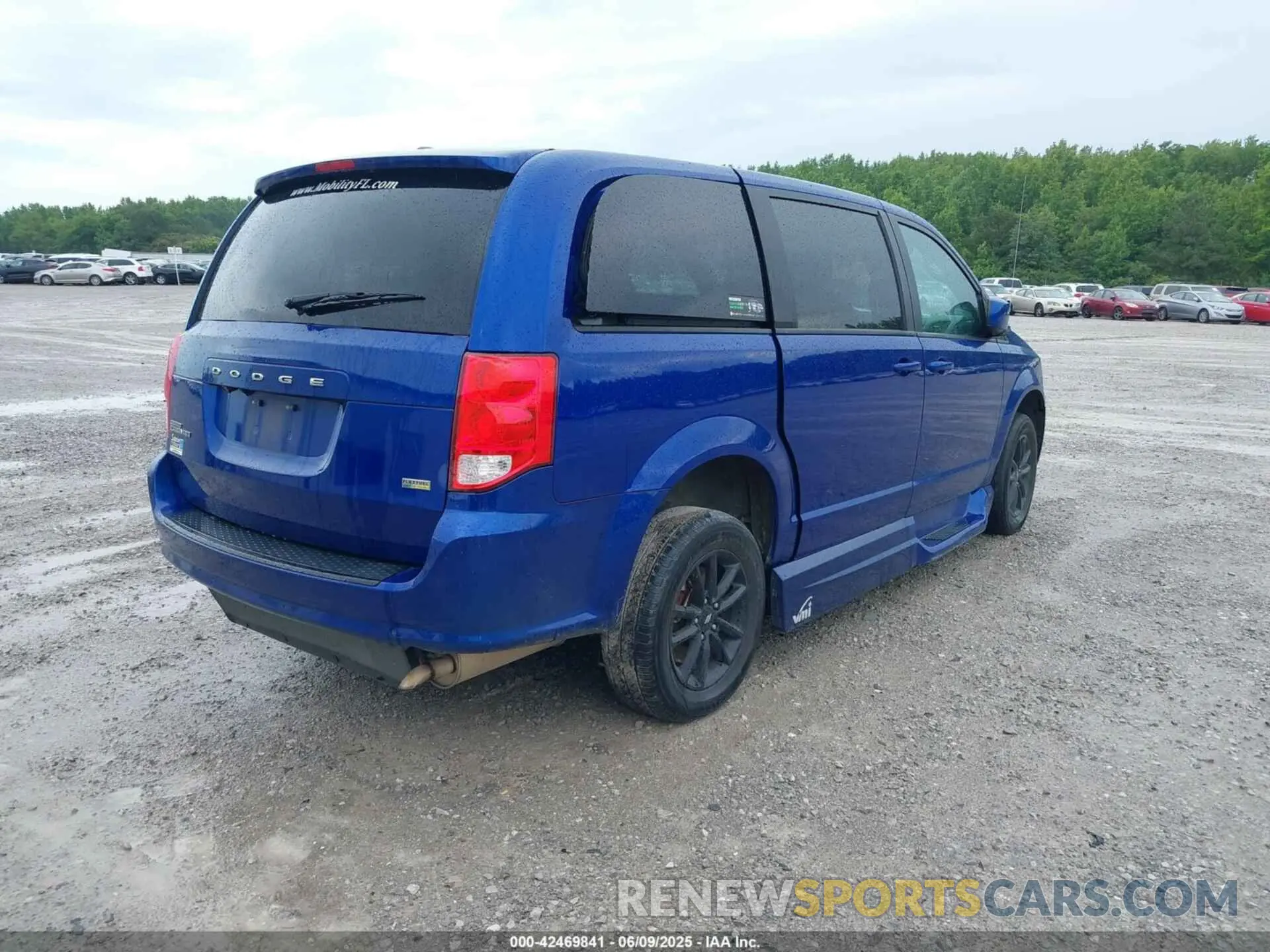 4 Photograph of a damaged car 2C7WDGCGXKR779905 DODGE GRAND CARAVAN 2019